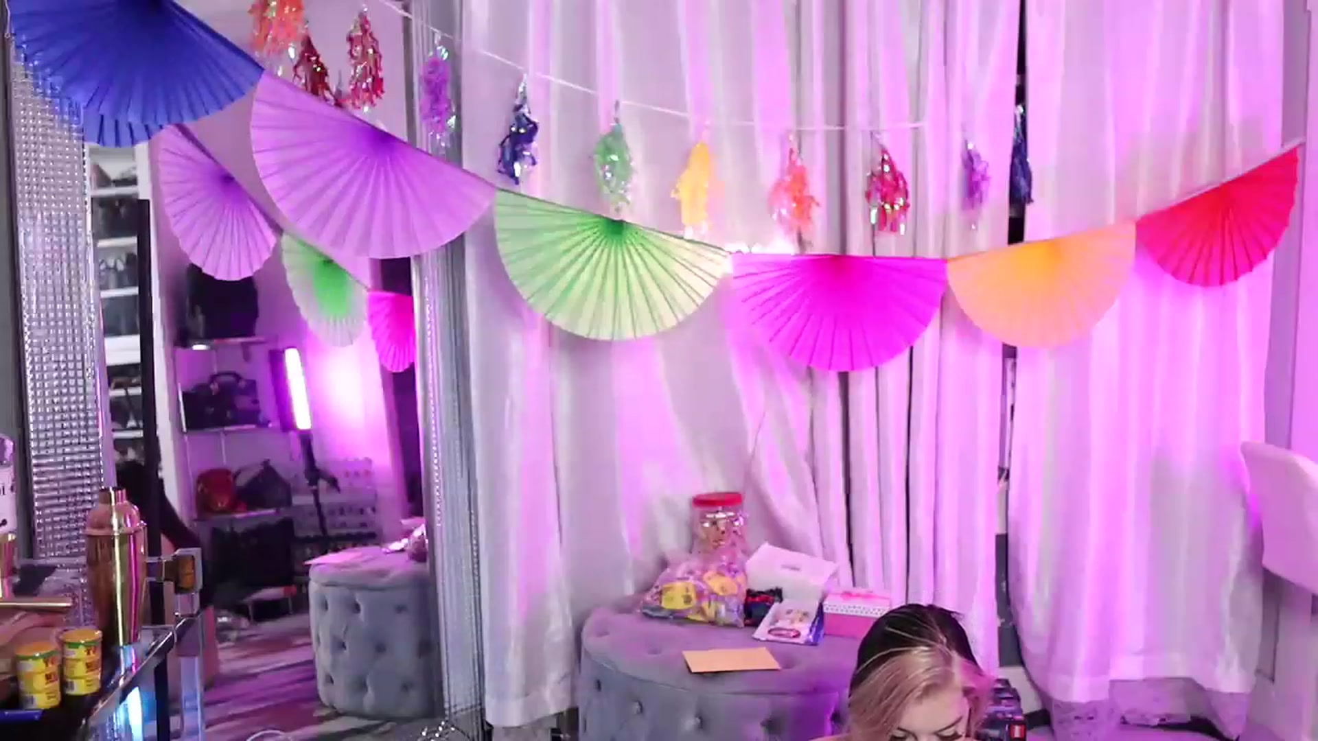 Gallery image thumbnail from Cubbixoxo's myfreecams stream on, 06/26/2023, 04:59 image 16 of 20