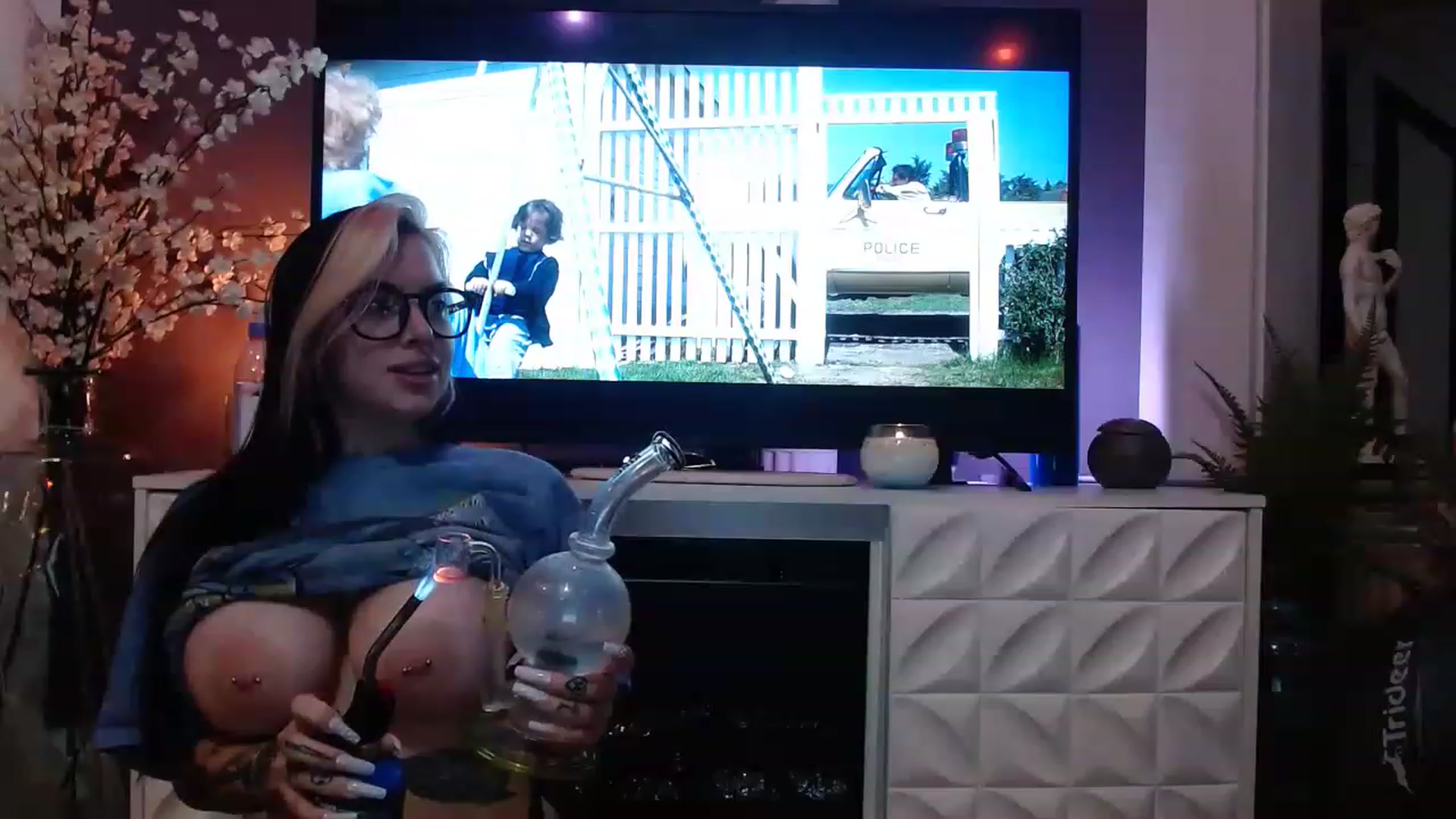 Gallery image thumbnail from Cubbixoxo's myfreecams stream on, 06/27/2023, 03:25 image 14 of 20