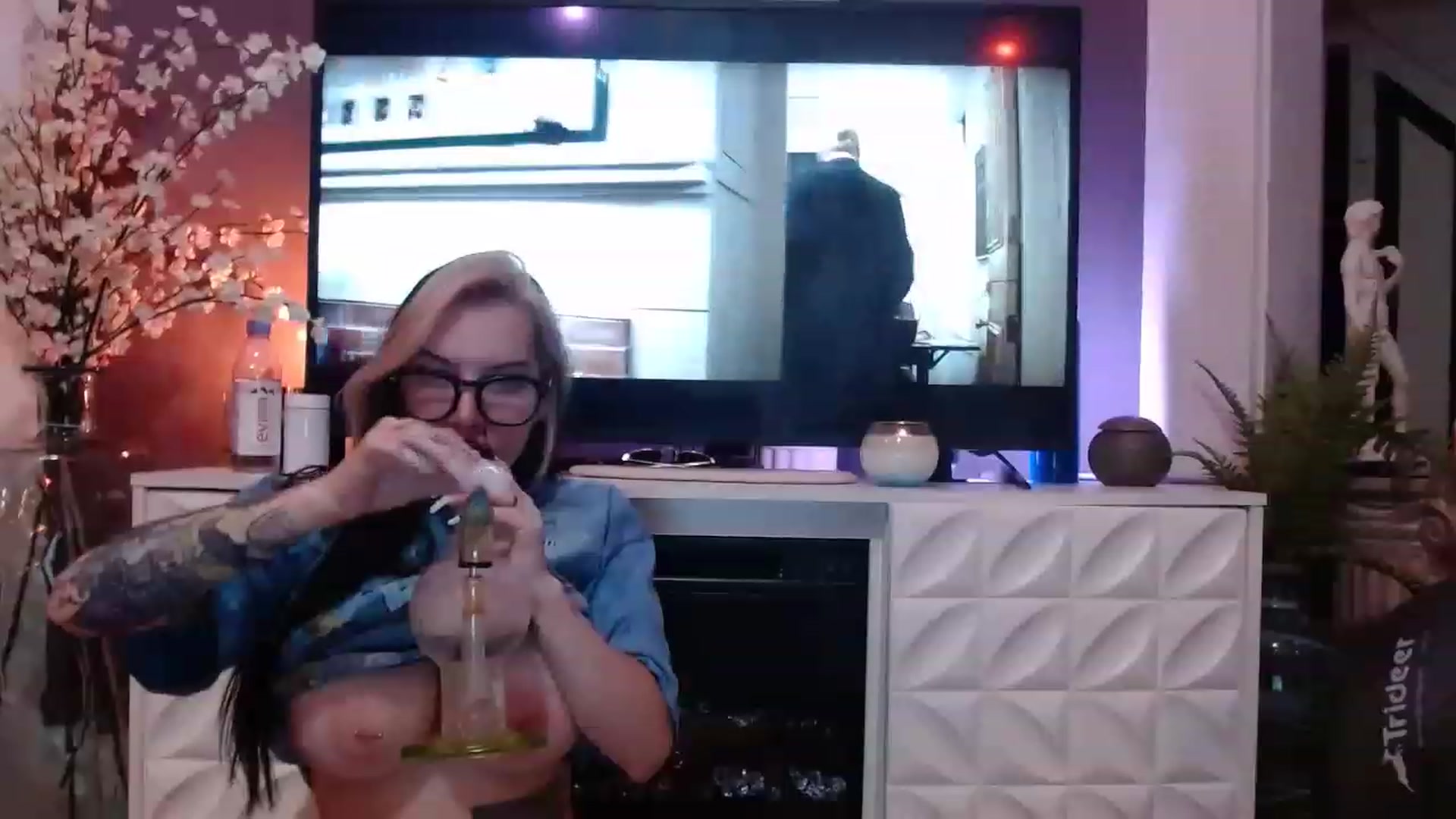 Gallery image thumbnail from Cubbixoxo's myfreecams stream on, 06/27/2023, 03:25 image 16 of 20