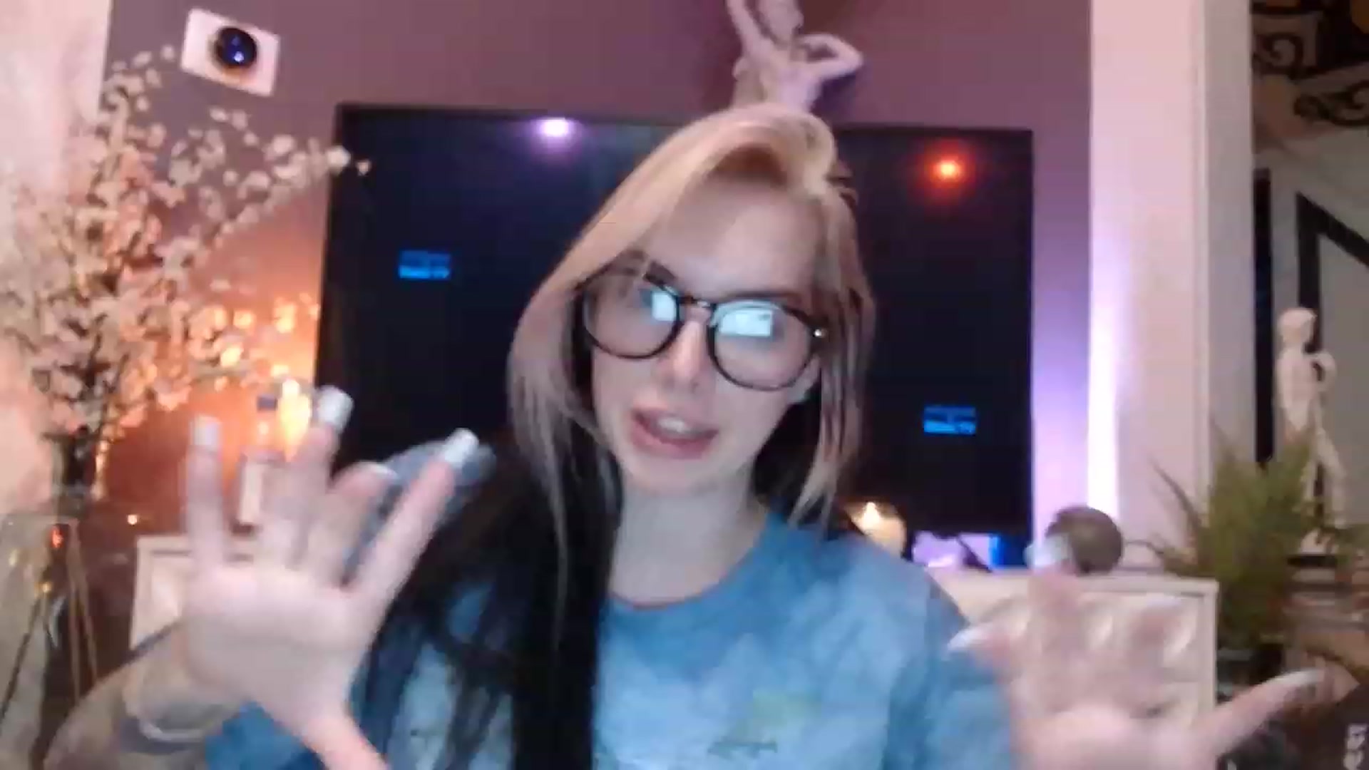 Gallery image thumbnail from Cubbixoxo's myfreecams stream on, 06/27/2023, 03:25 image 6 of 20