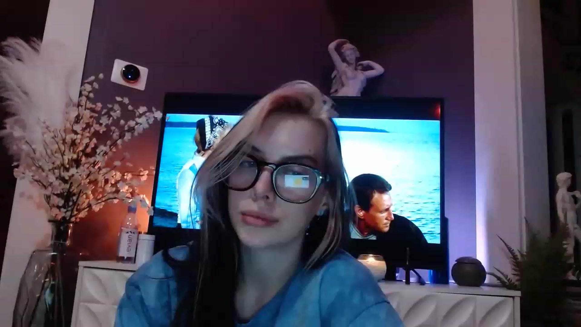 Gallery image thumbnail from Cubbixoxo's myfreecams stream on, 06/27/2023, 04:51 image 1 of 20