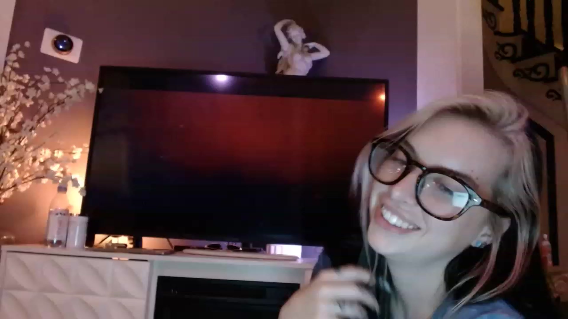 Gallery image thumbnail from Cubbixoxo's myfreecams stream on, 06/27/2023, 05:15 image 17 of 20