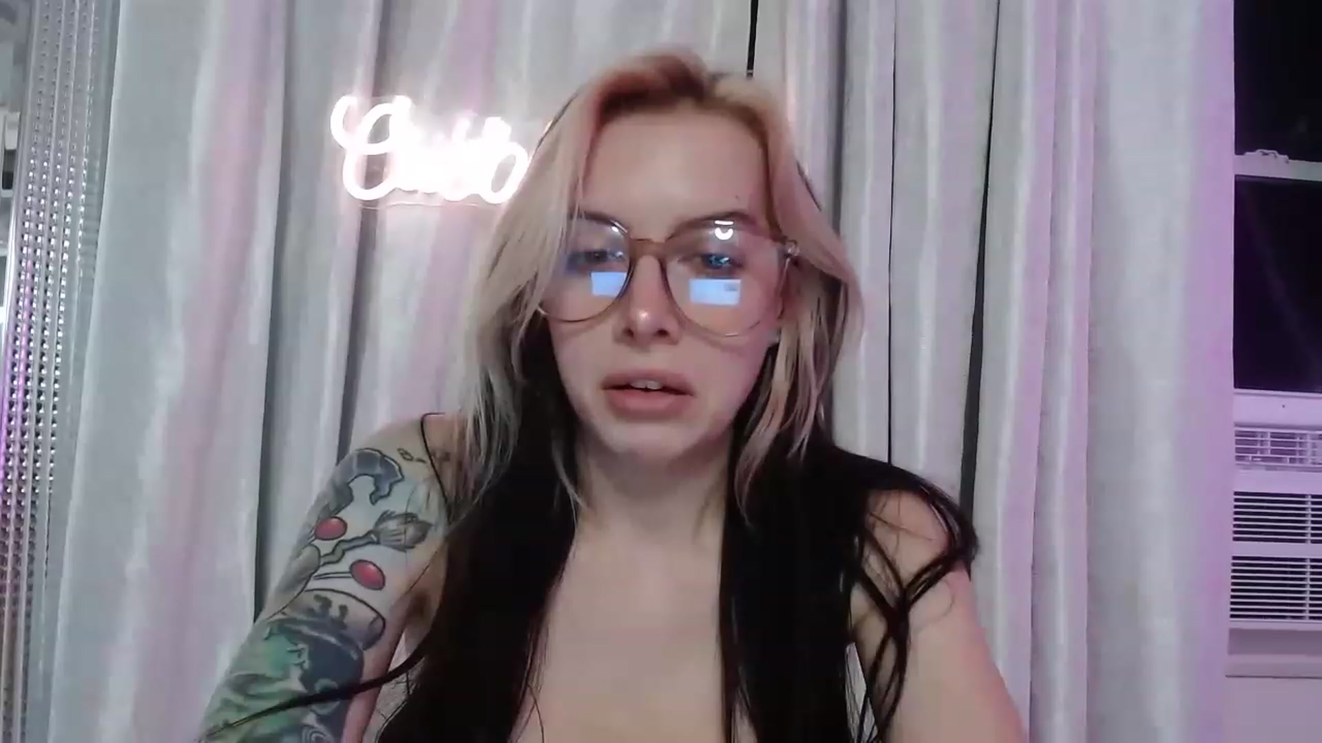 Gallery image thumbnail from Cubbixoxo's myfreecams stream on, 07/01/2023, 05:49 image 16 of 20
