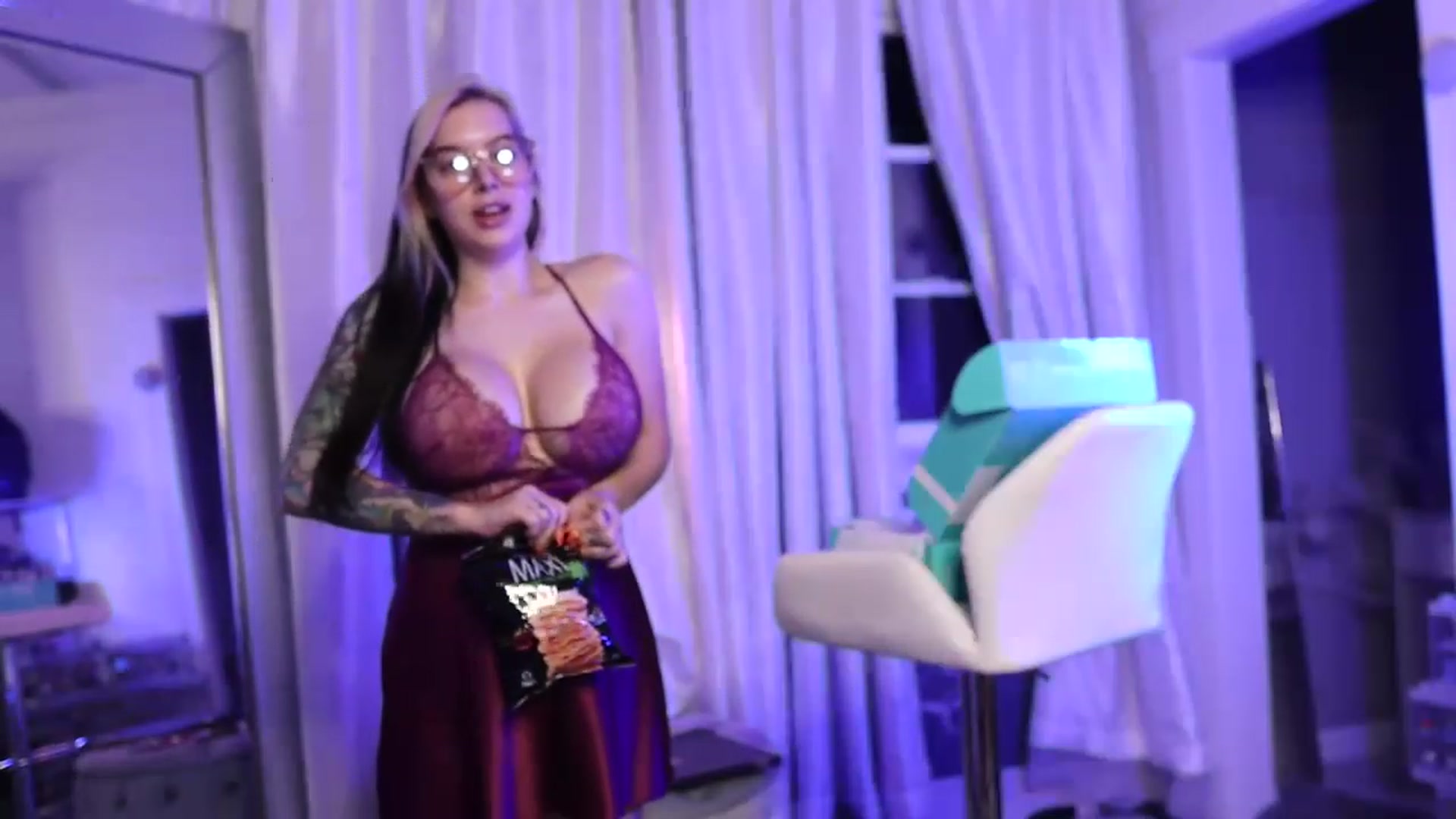 Gallery image thumbnail from Cubbixoxo's myfreecams stream on, 07/08/2023, 04:37 image 4 of 20