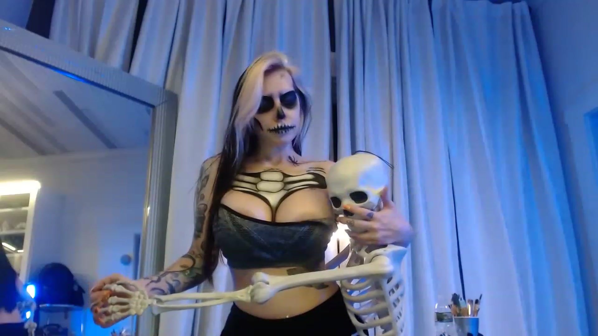 Gallery image thumbnail from Cubbixoxo's myfreecams stream on, 07/12/2023, 06:40 image 16 of 20