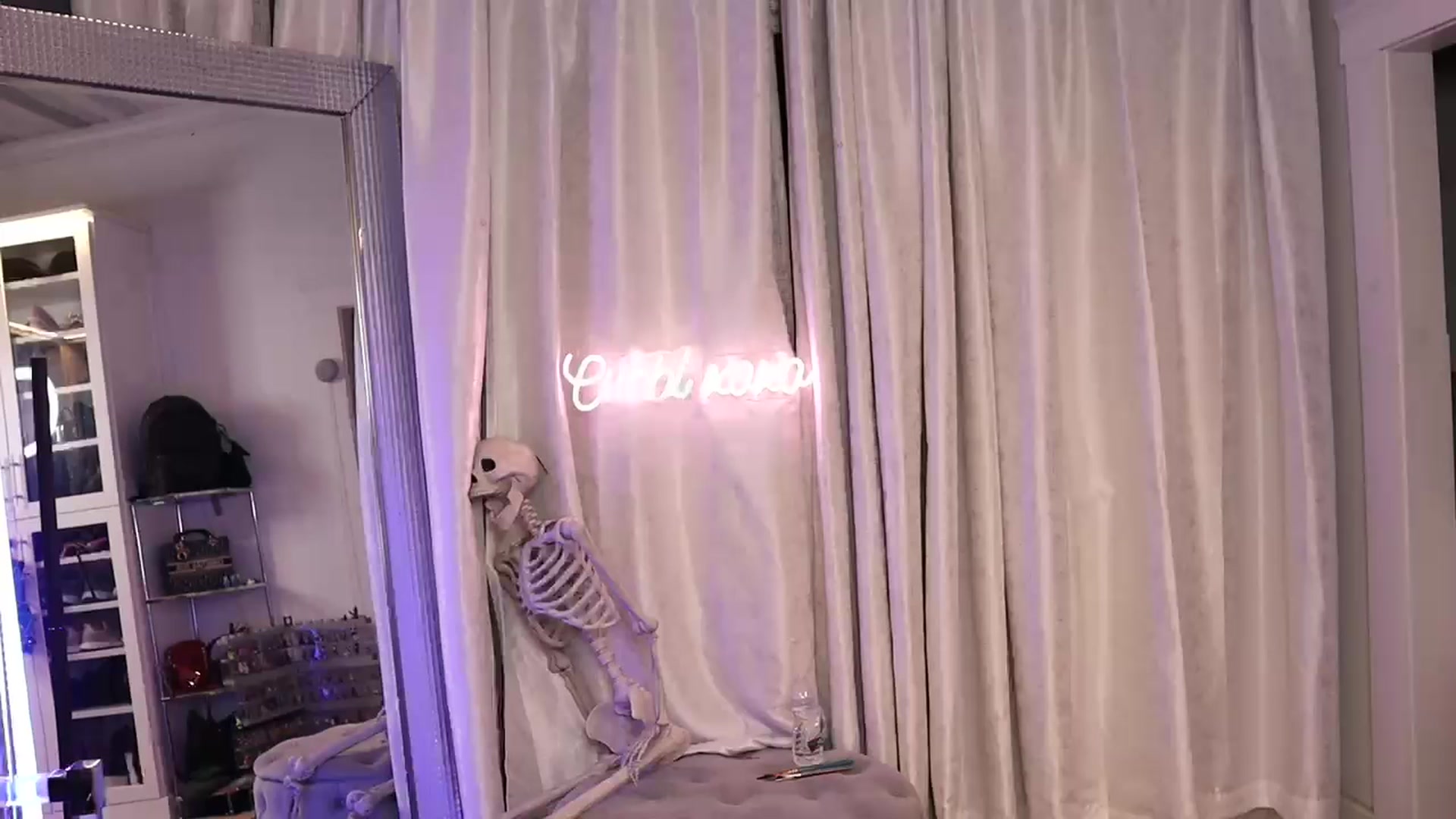 Gallery image thumbnail from Cubbixoxo's myfreecams stream on, 07/15/2023, 05:24 image 4 of 20