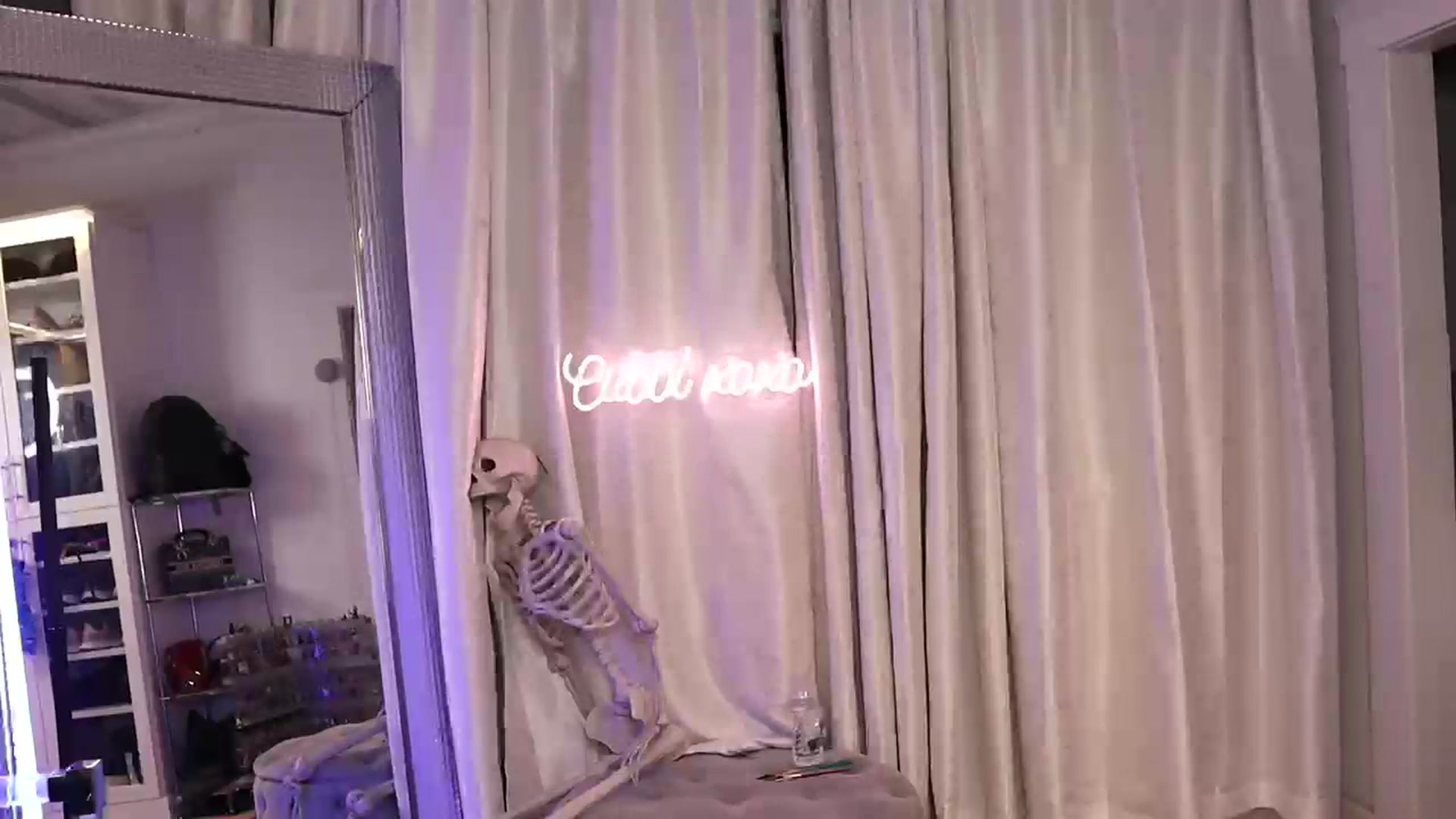 Gallery image thumbnail from Cubbixoxo's myfreecams stream on, 07/15/2023, 05:24 image 13 of 20