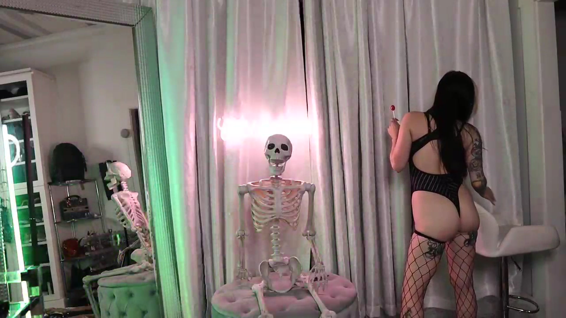 Gallery image thumbnail from Cubbixoxo's myfreecams stream on, 07/16/2023, 03:06 image 9 of 20