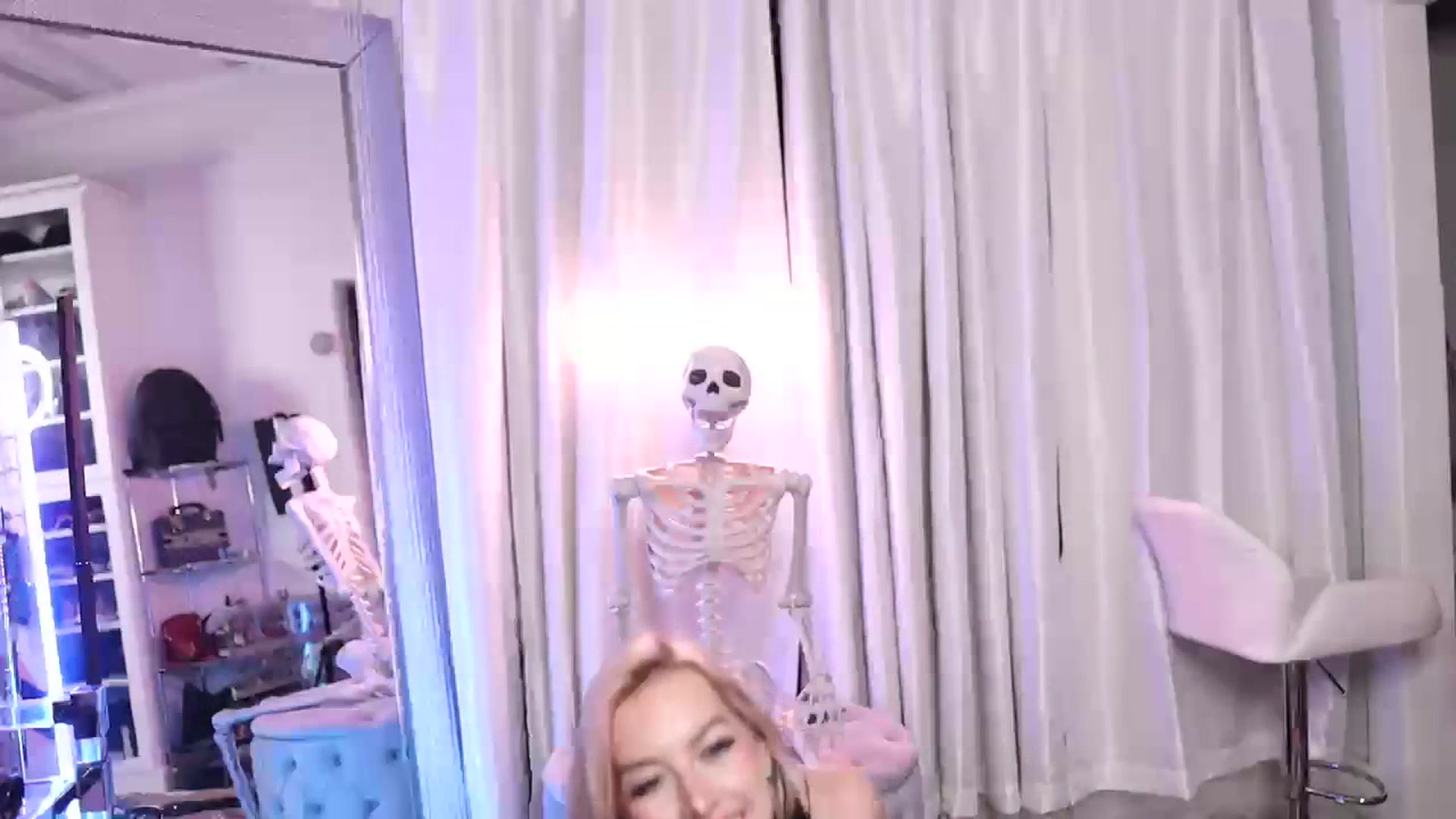 Gallery image thumbnail from Cubbixoxo's myfreecams stream on, 07/16/2023, 03:06 image 17 of 20
