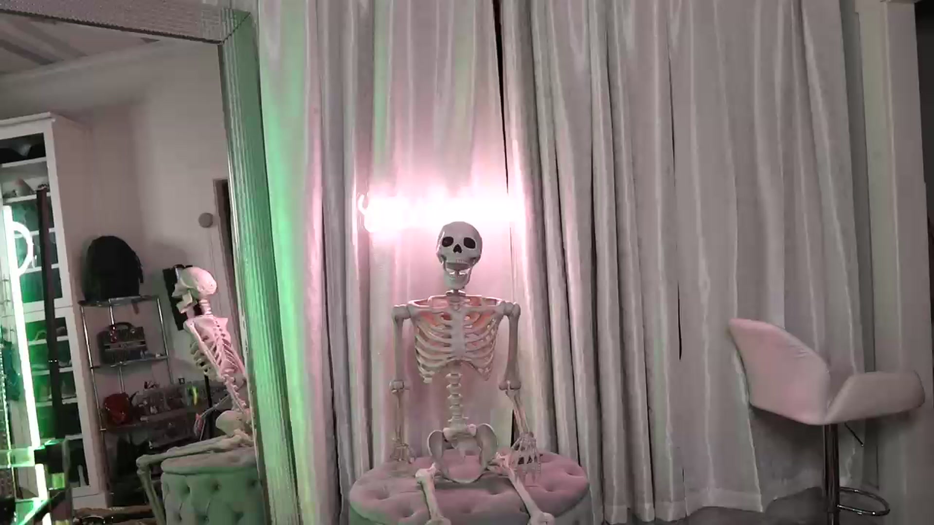 Gallery image thumbnail from Cubbixoxo's myfreecams stream on, 07/16/2023, 03:06 image 16 of 20