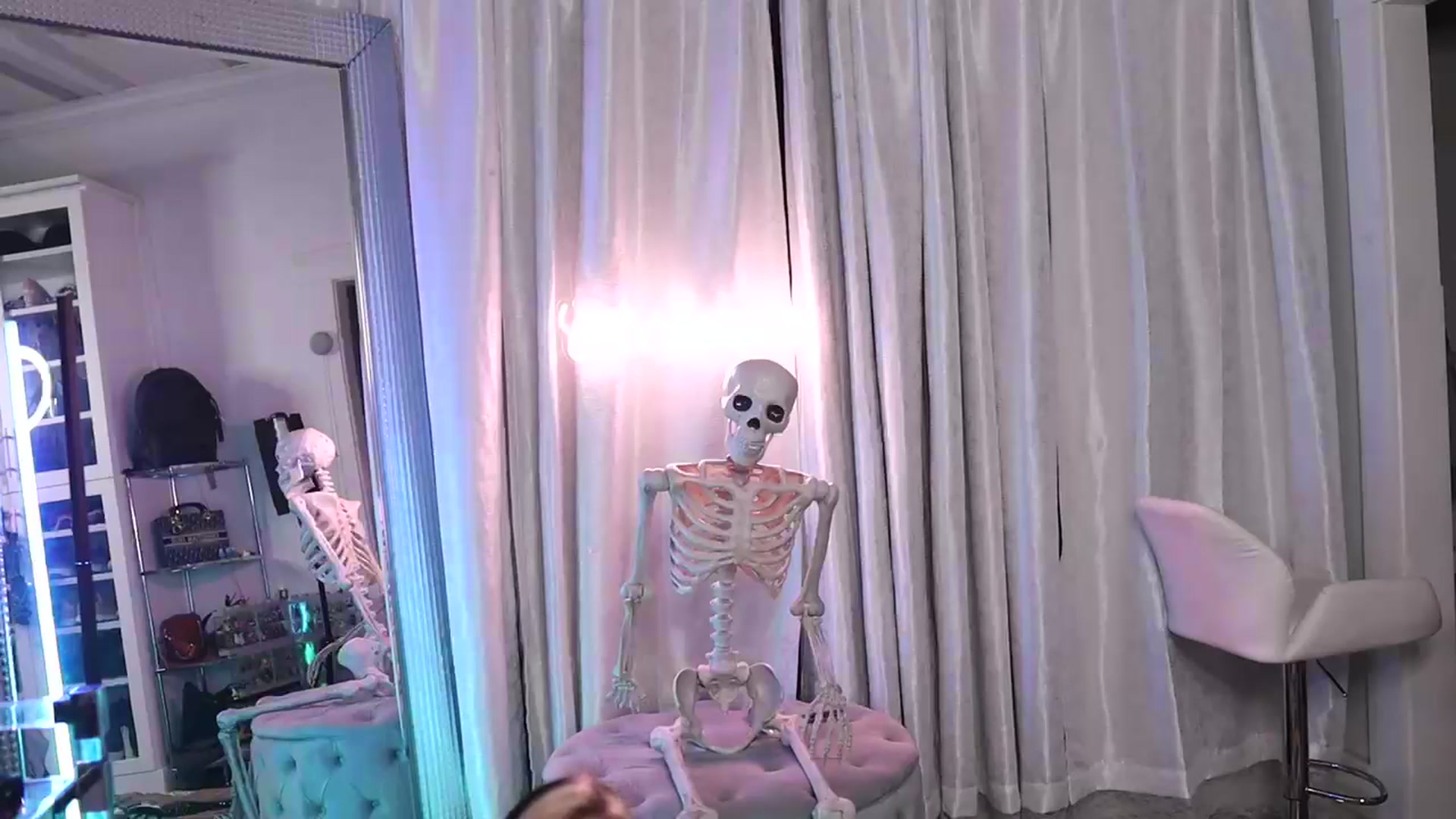 Gallery image thumbnail from Cubbixoxo's myfreecams stream on, 07/16/2023, 03:35 image 19 of 20