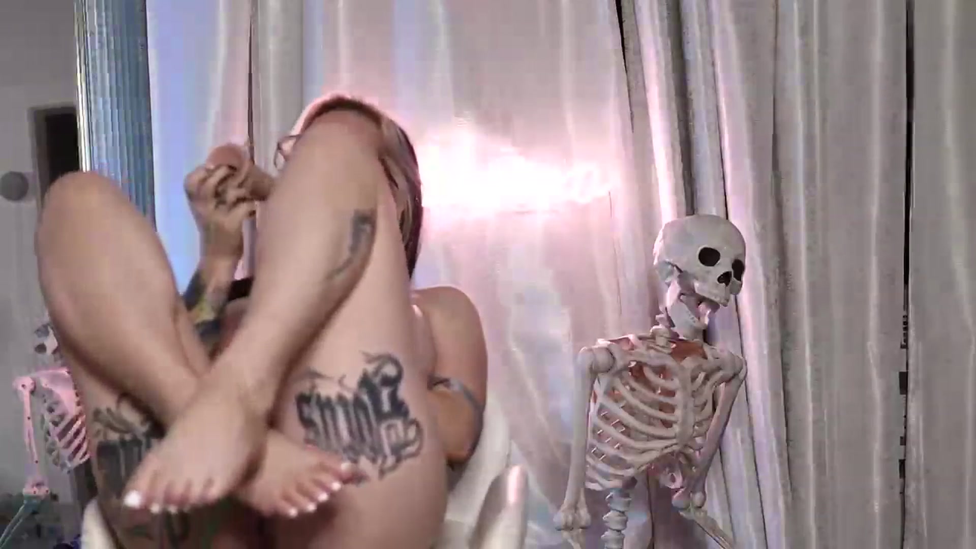 Gallery image thumbnail from Cubbixoxo's myfreecams stream on, 07/19/2023, 03:57 image 19 of 20