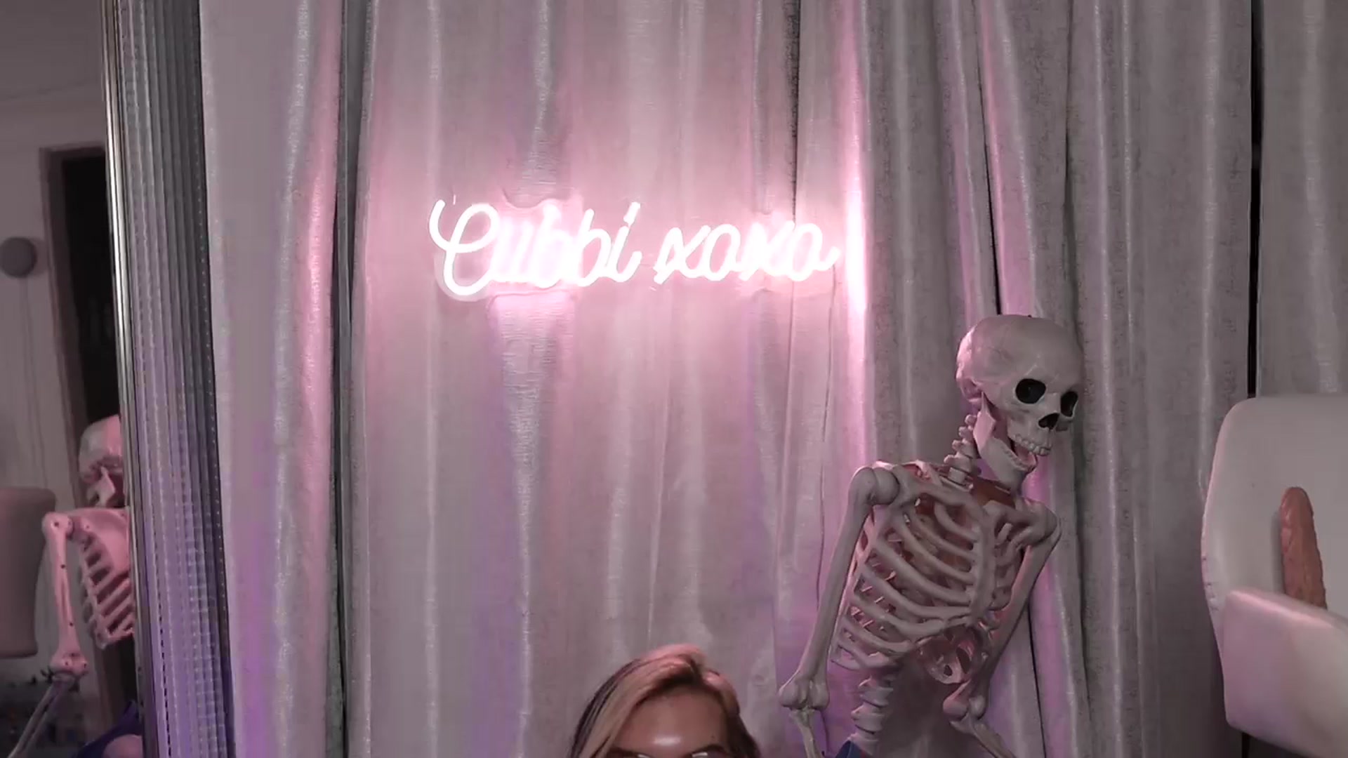 Gallery image thumbnail from Cubbixoxo's myfreecams stream on, 07/19/2023, 04:59 image 12 of 20