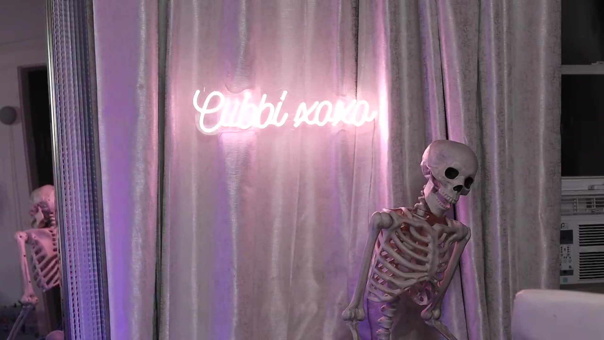 Gallery image thumbnail from Cubbixoxo's myfreecams stream on, 07/19/2023, 04:59 image 17 of 20