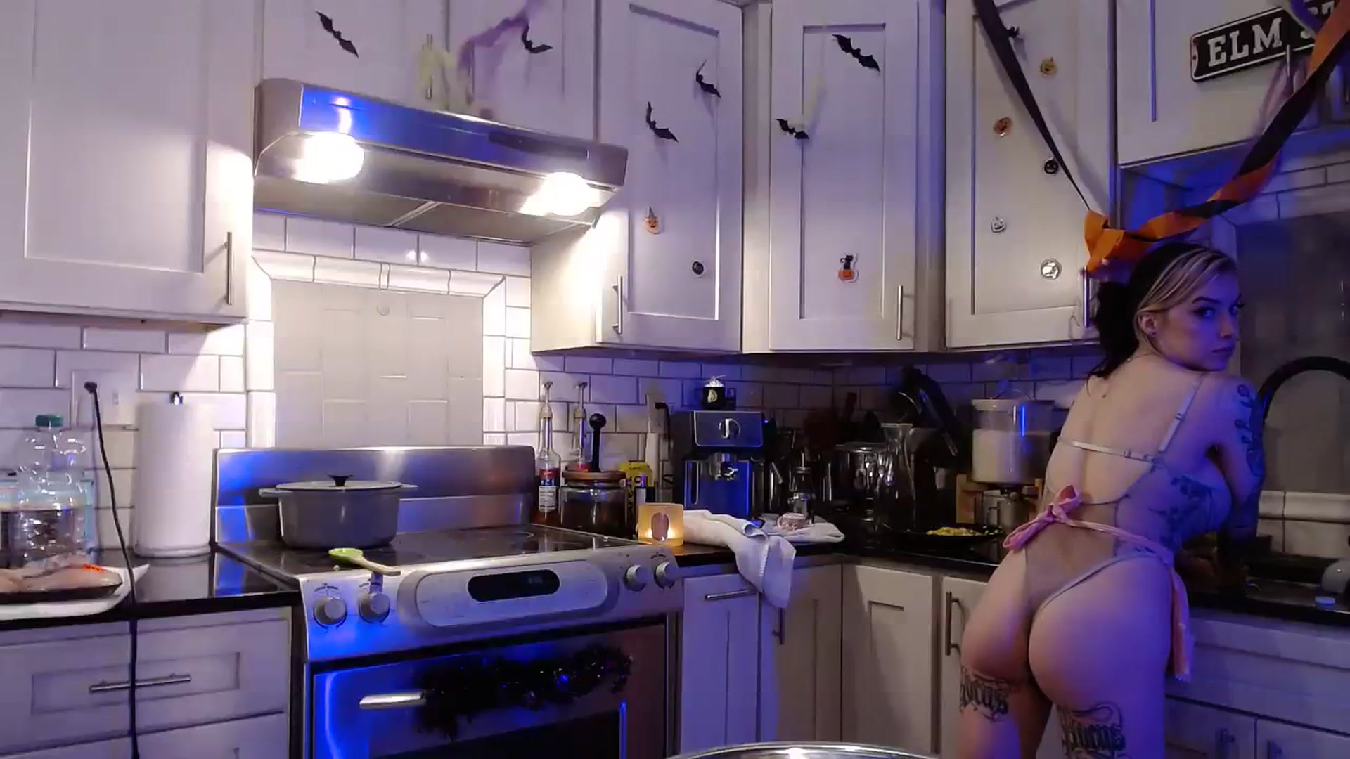 Gallery image thumbnail from Cubbixoxo's myfreecams stream on, 08/08/2023, 03:46 image 11 of 20
