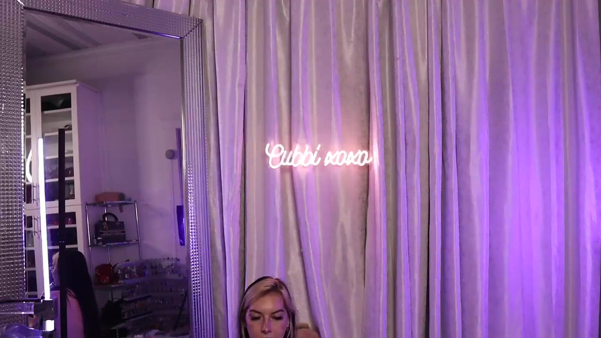 Gallery image thumbnail from Cubbixoxo's myfreecams stream on, 08/13/2023, 03:56 image 13 of 20