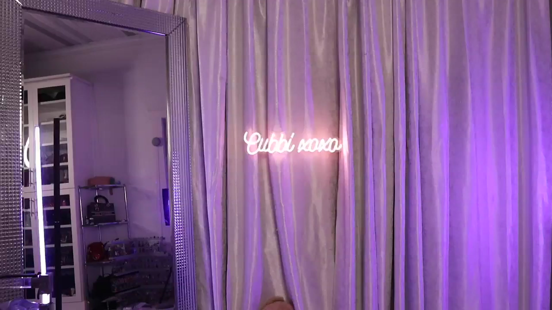 Gallery image thumbnail from Cubbixoxo's myfreecams stream on, 08/13/2023, 03:56 image 2 of 20