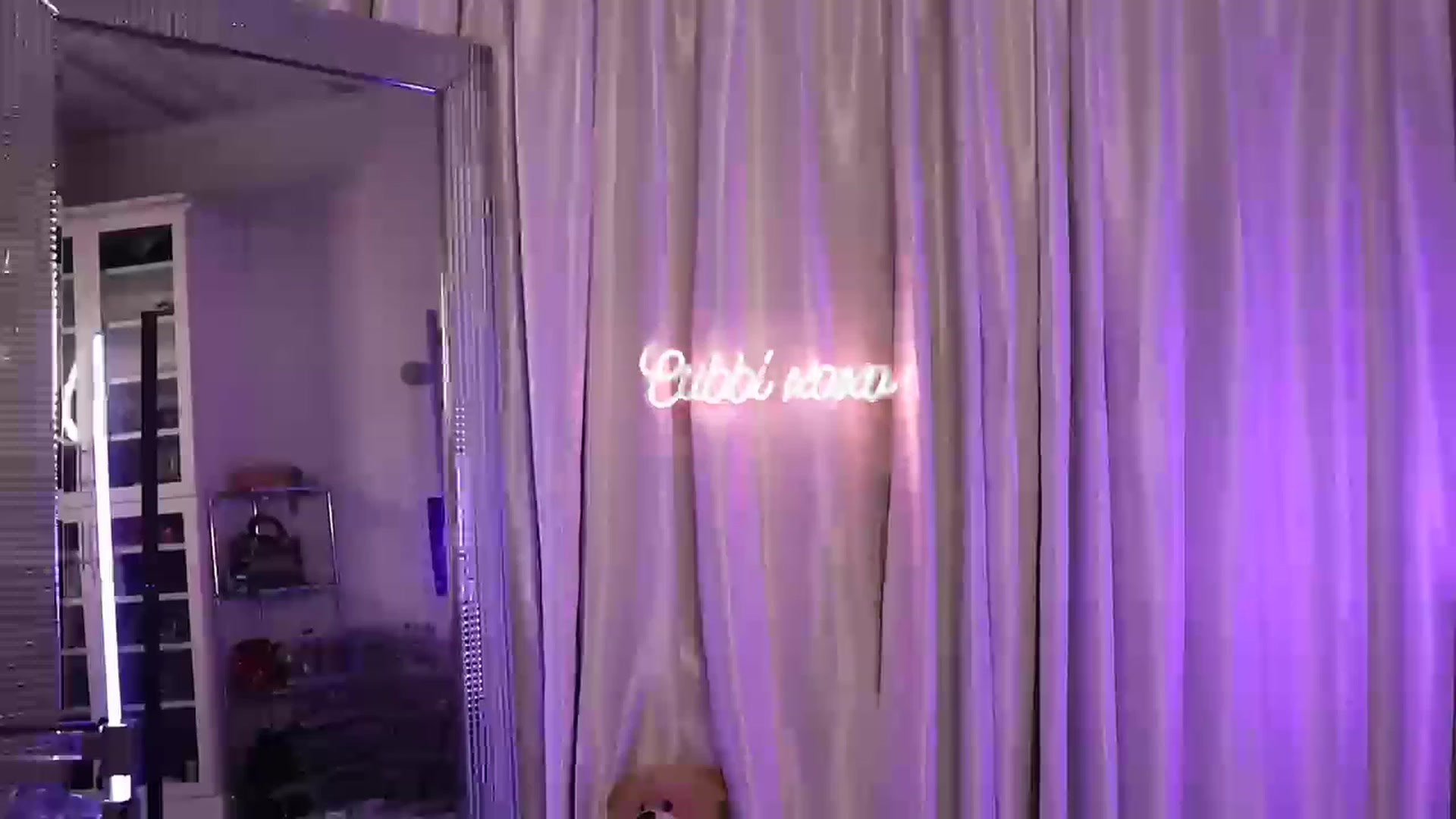 Gallery image thumbnail from Cubbixoxo's myfreecams stream on, 08/13/2023, 04:52 image 6 of 20