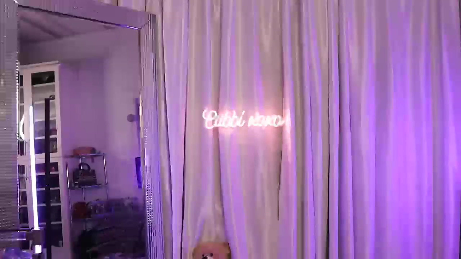 Gallery image thumbnail from Cubbixoxo's myfreecams stream on, 08/13/2023, 05:25 image 16 of 20