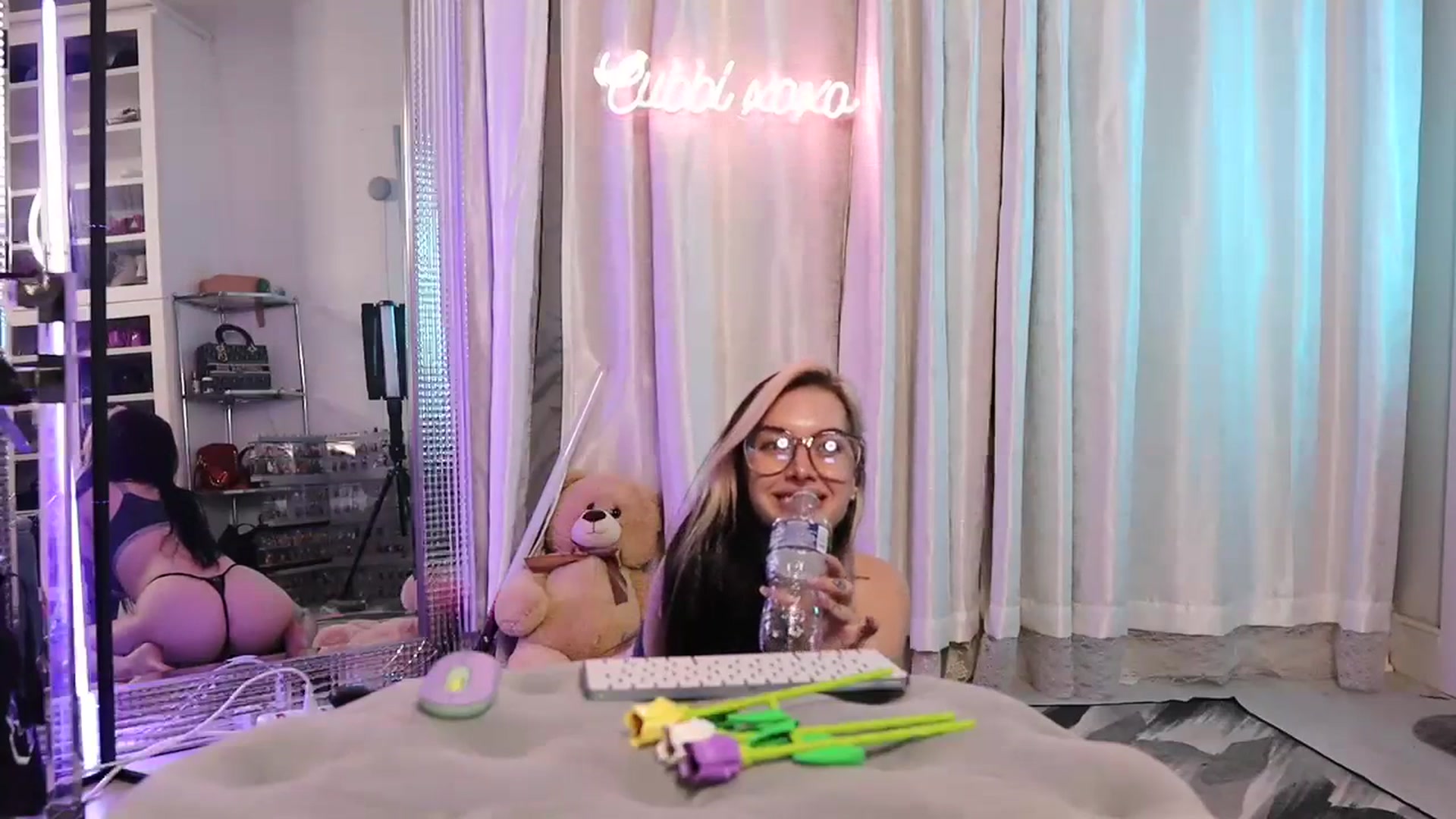 Gallery image thumbnail from Cubbixoxo's myfreecams stream on, 08/15/2023, 04:12 image 20 of 20