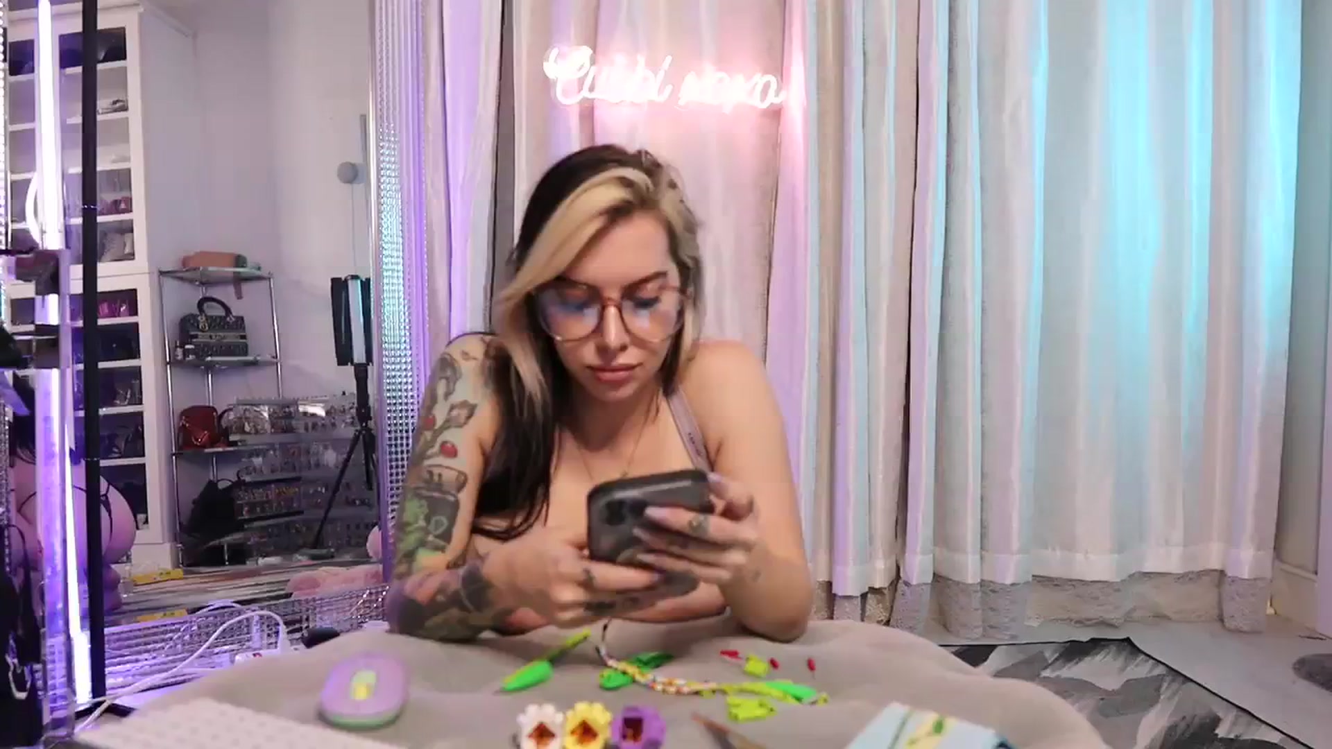 Gallery image thumbnail from Cubbixoxo's myfreecams stream on, 08/15/2023, 04:12 image 13 of 20