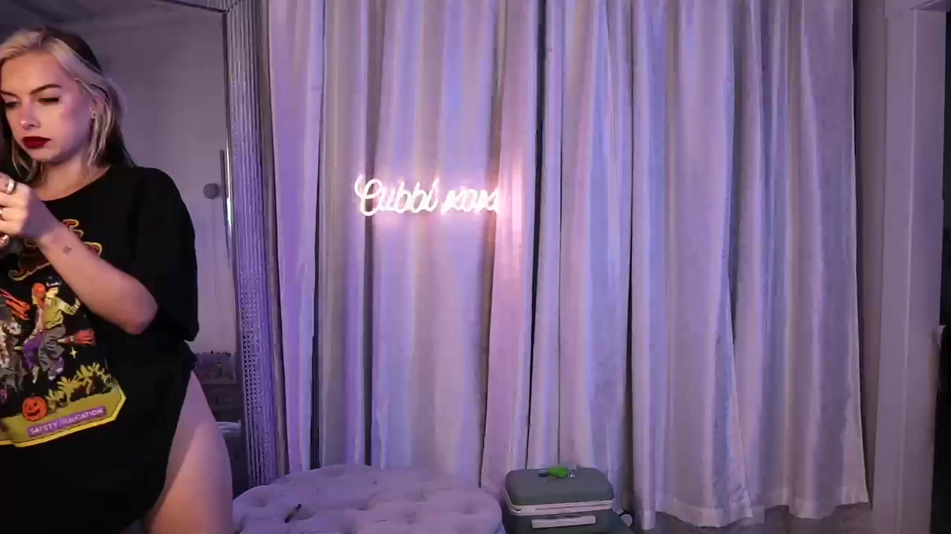 Gallery image thumbnail from Cubbixoxo's myfreecams stream on, 09/13/2023, 04:10 image 3 of 20