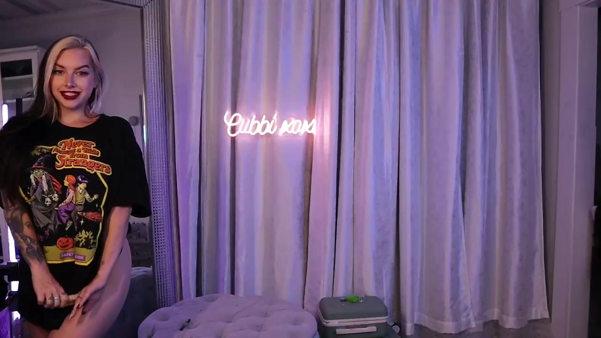 Gallery image thumbnail from Cubbixoxo's myfreecams stream on, 09/13/2023, 04:10 image 7 of 20