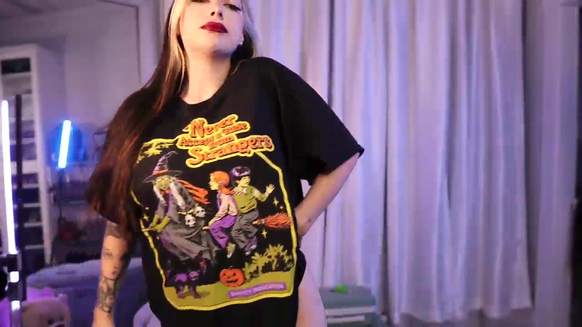 Gallery image thumbnail from Cubbixoxo's myfreecams stream on, 09/13/2023, 04:10 image 19 of 20