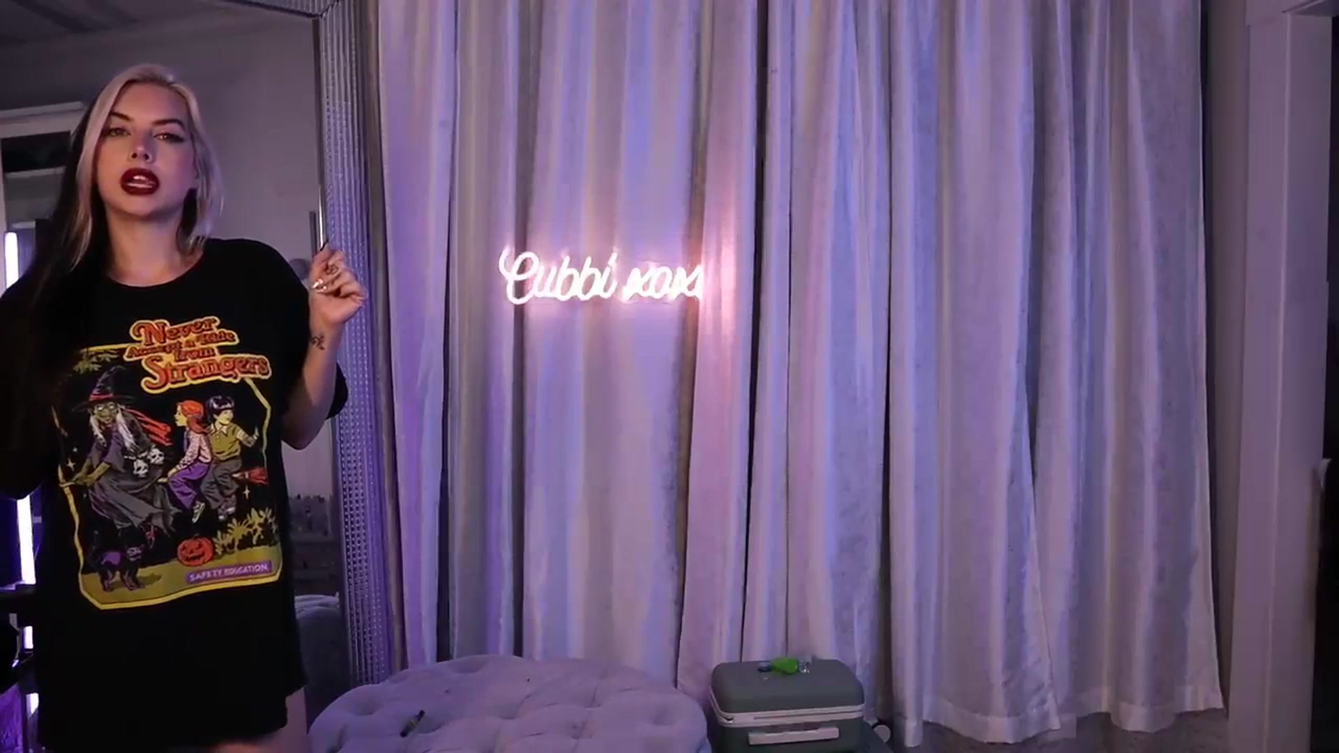 Gallery image thumbnail from Cubbixoxo's myfreecams stream on, 09/13/2023, 04:10 image 8 of 20