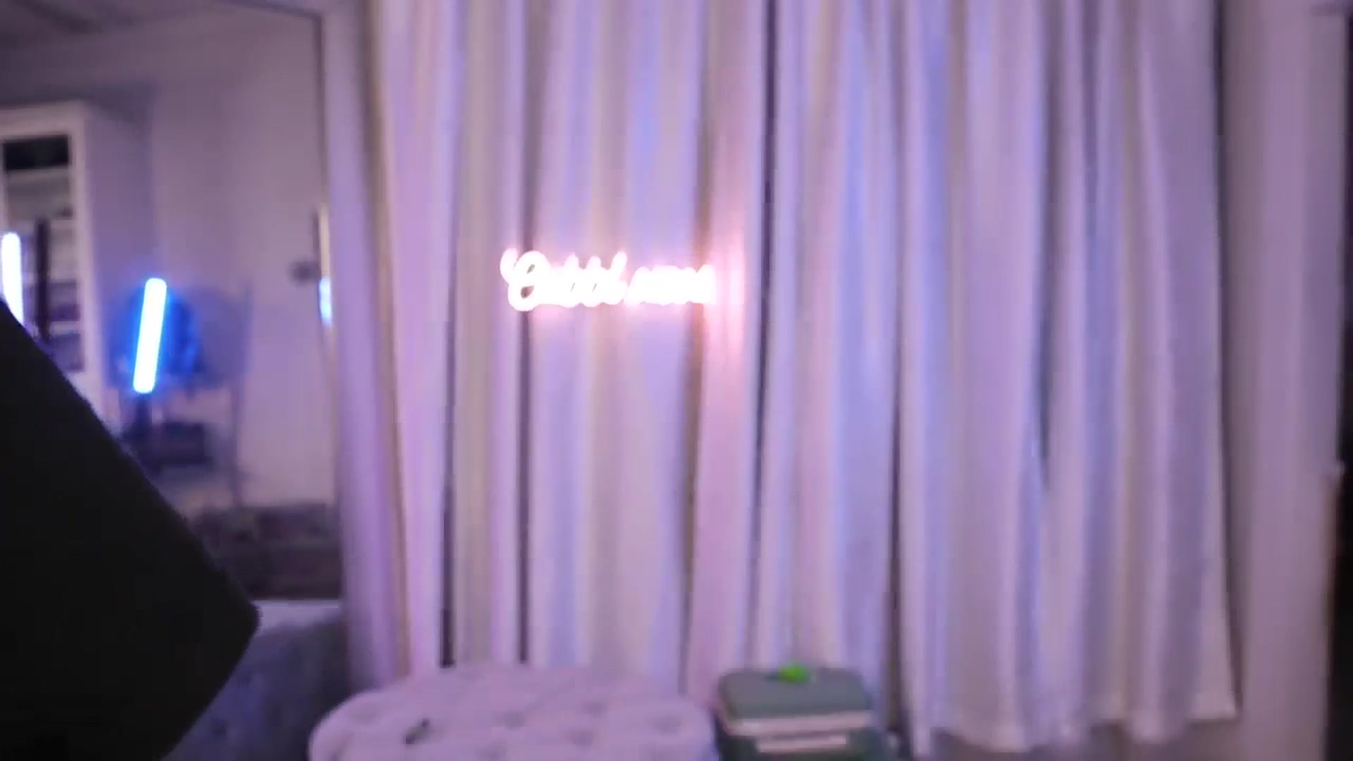Gallery image thumbnail from Cubbixoxo's myfreecams stream on, 09/13/2023, 04:10 image 9 of 20