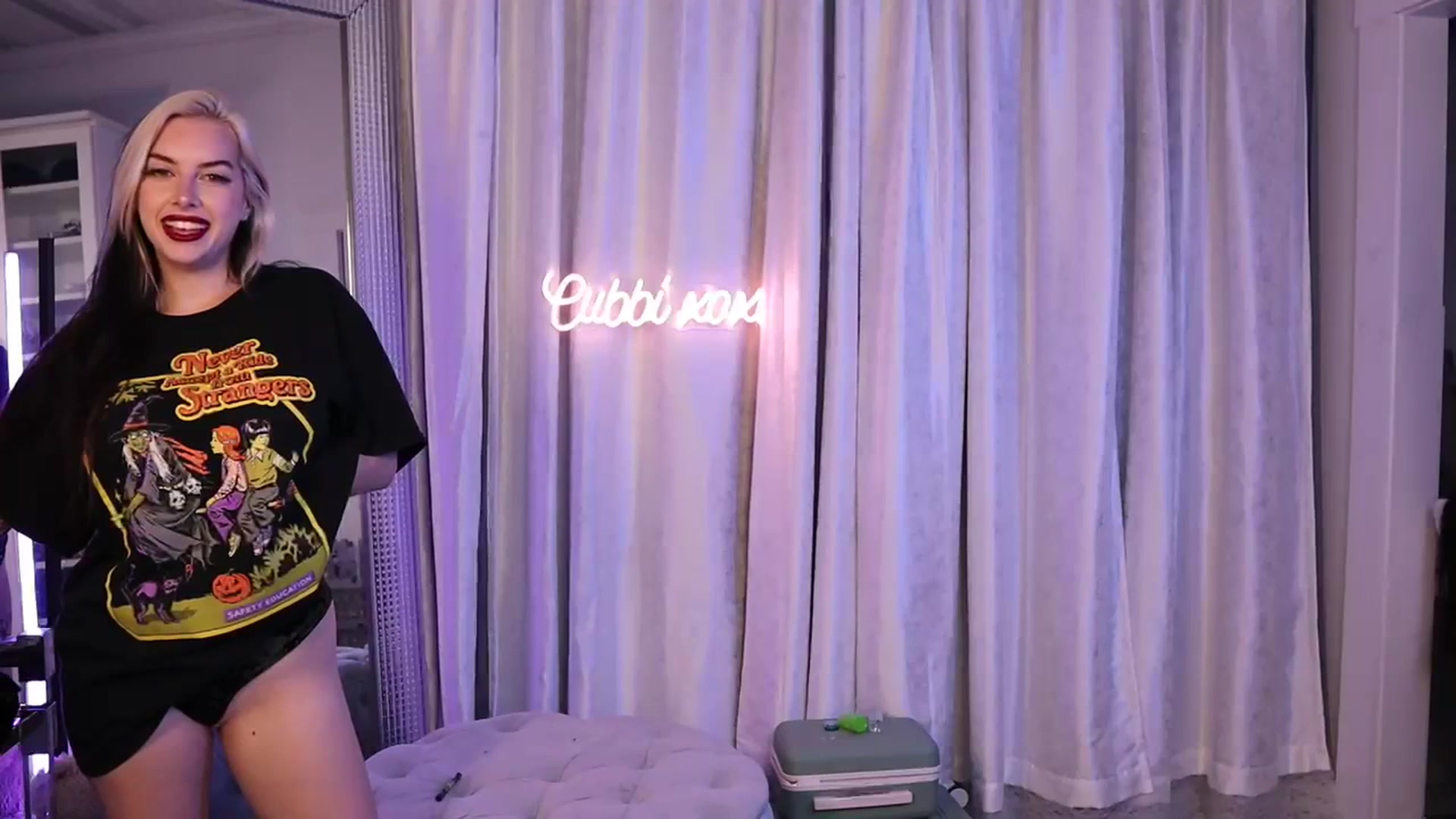 Gallery image thumbnail from Cubbixoxo's myfreecams stream on, 09/13/2023, 04:10 image 20 of 20
