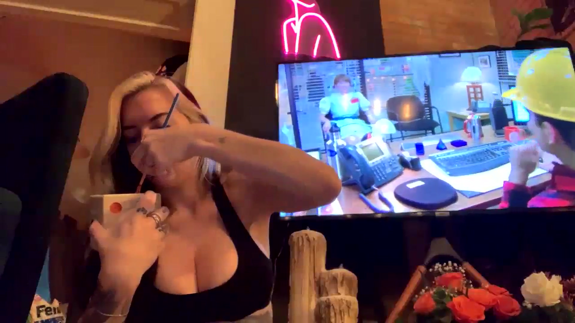 Gallery image thumbnail from Cubbixoxo's myfreecams stream on, 09/14/2023, 04:35 image 18 of 20