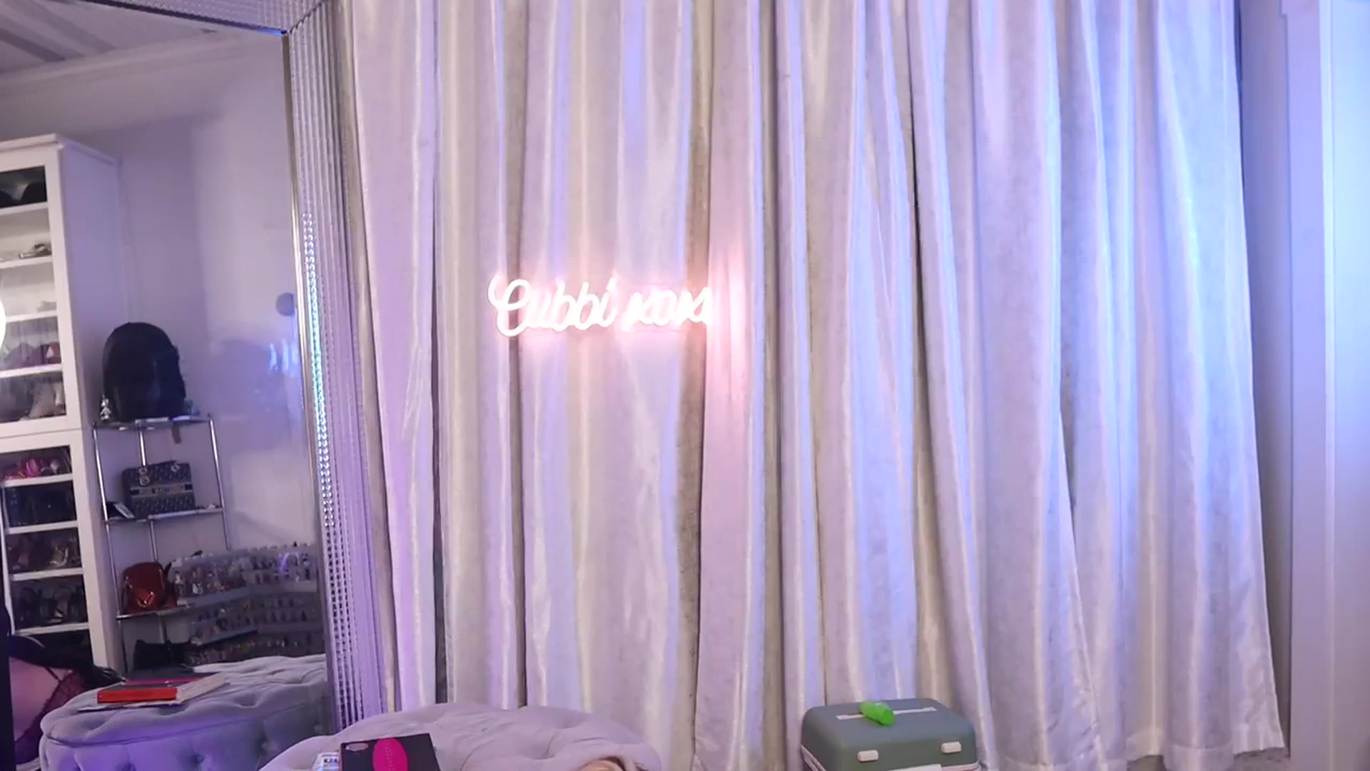 Gallery image thumbnail from Cubbixoxo's myfreecams stream on, 09/20/2023, 04:33 image 12 of 20
