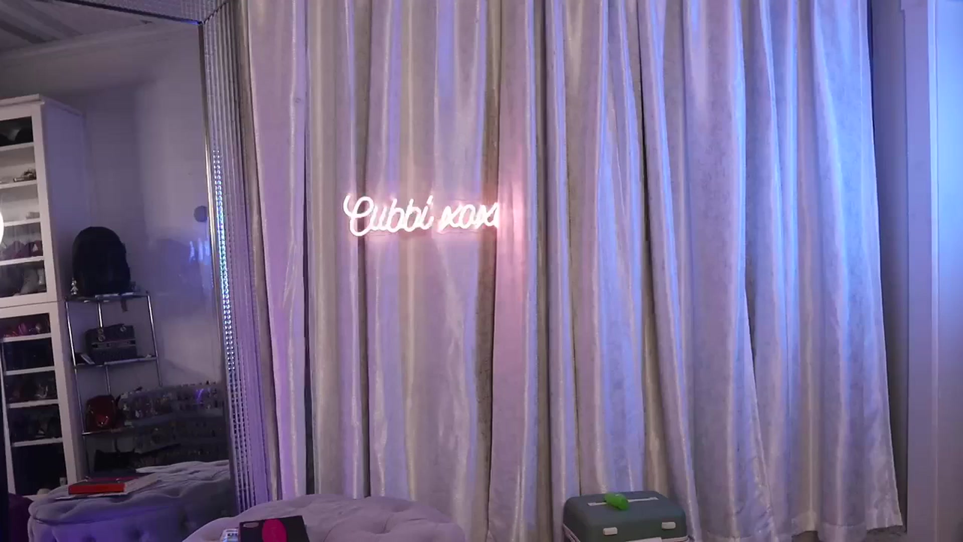 Gallery image thumbnail from Cubbixoxo's myfreecams stream on, 09/20/2023, 04:33 image 11 of 20
