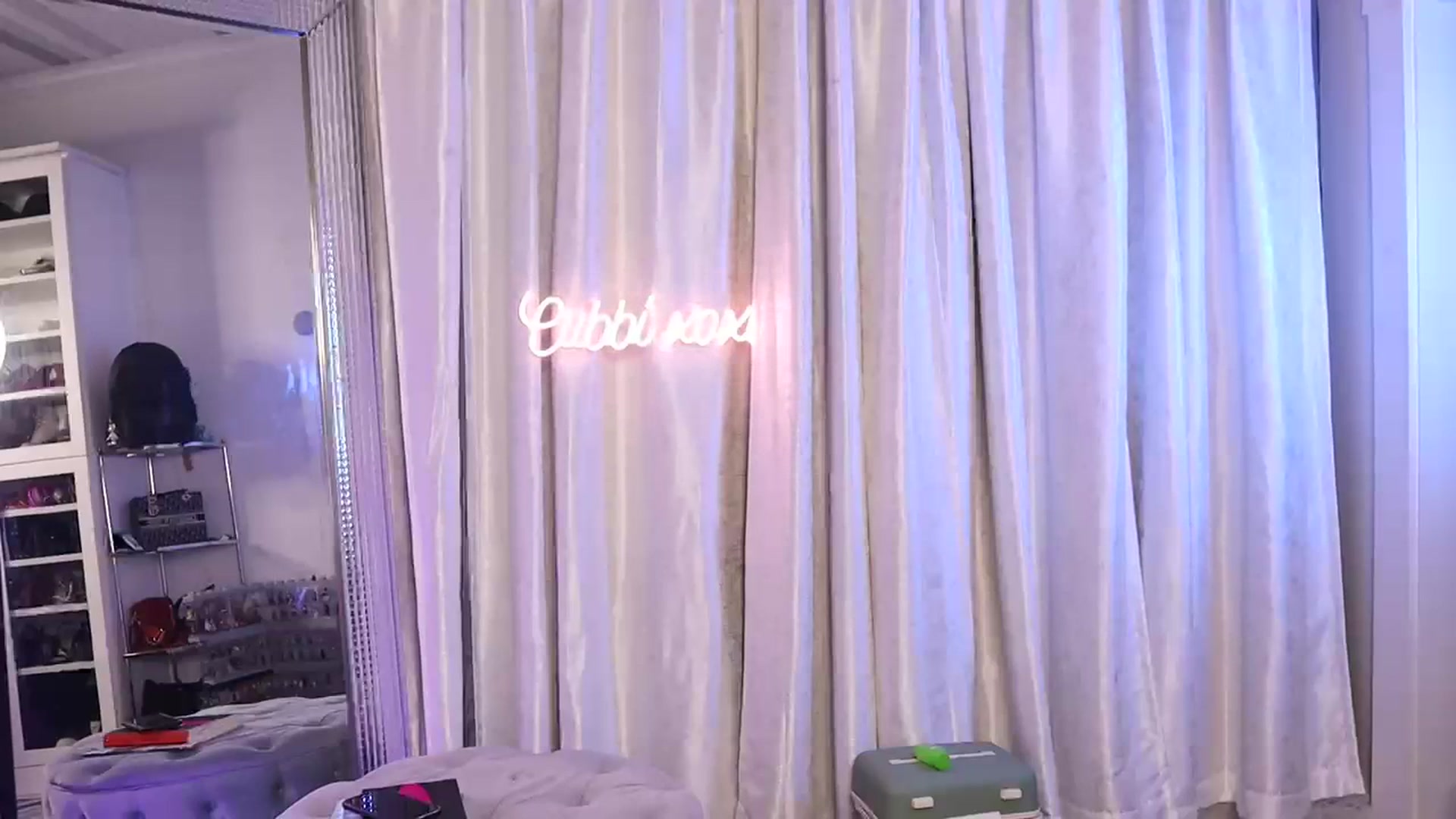 Gallery image thumbnail from Cubbixoxo's myfreecams stream on, 09/20/2023, 04:55 image 11 of 20