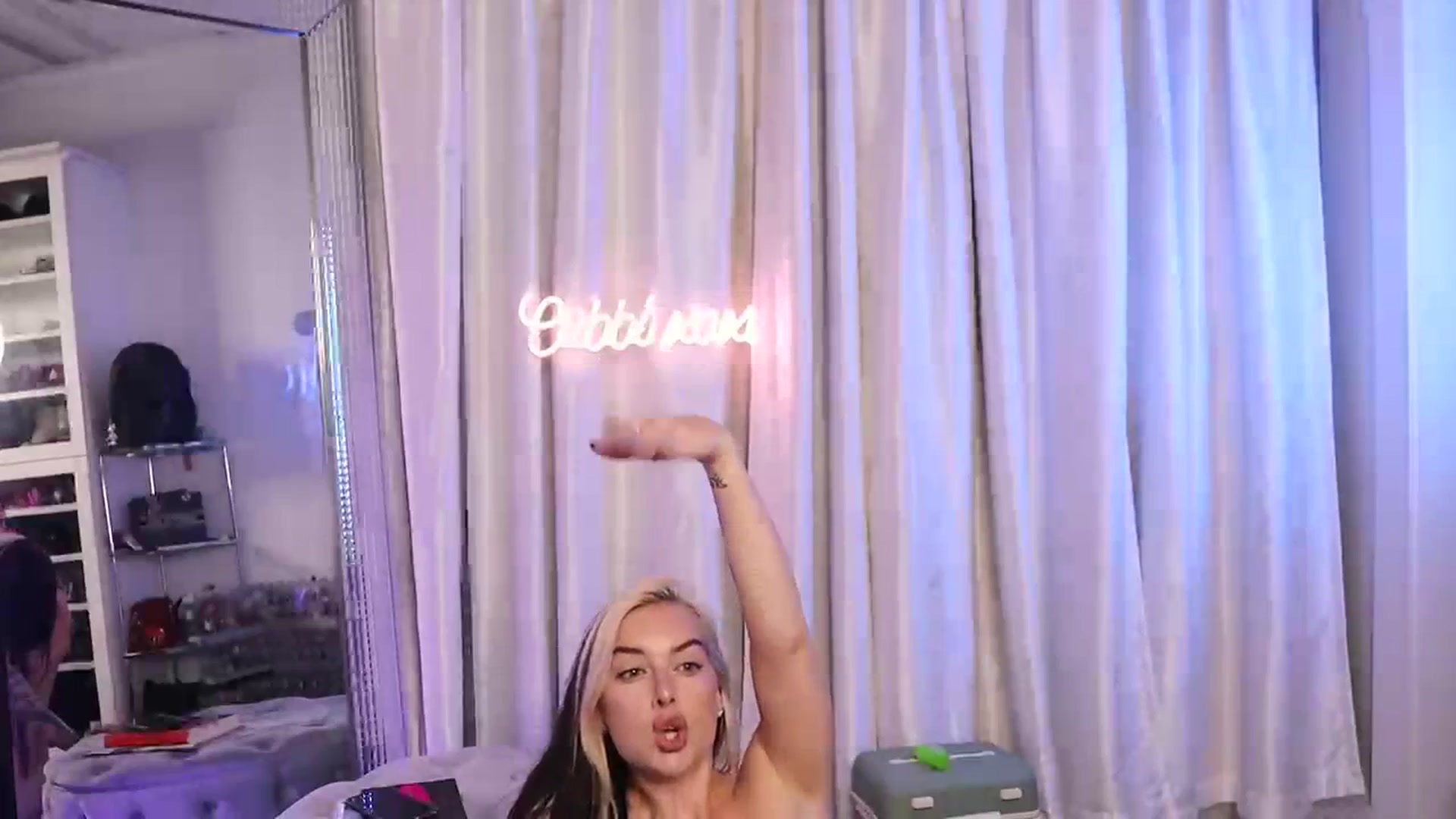 Gallery image thumbnail from Cubbixoxo's myfreecams stream on, 09/20/2023, 04:55 image 20 of 20