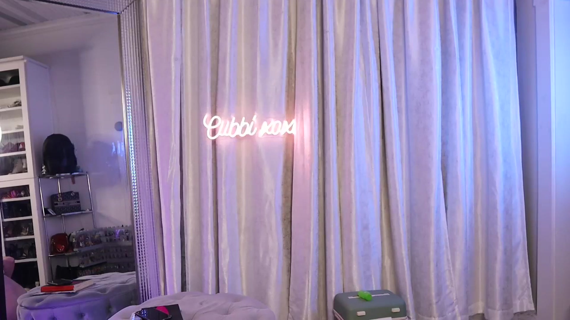 Gallery image thumbnail from Cubbixoxo's myfreecams stream on, 09/20/2023, 05:17 image 19 of 20