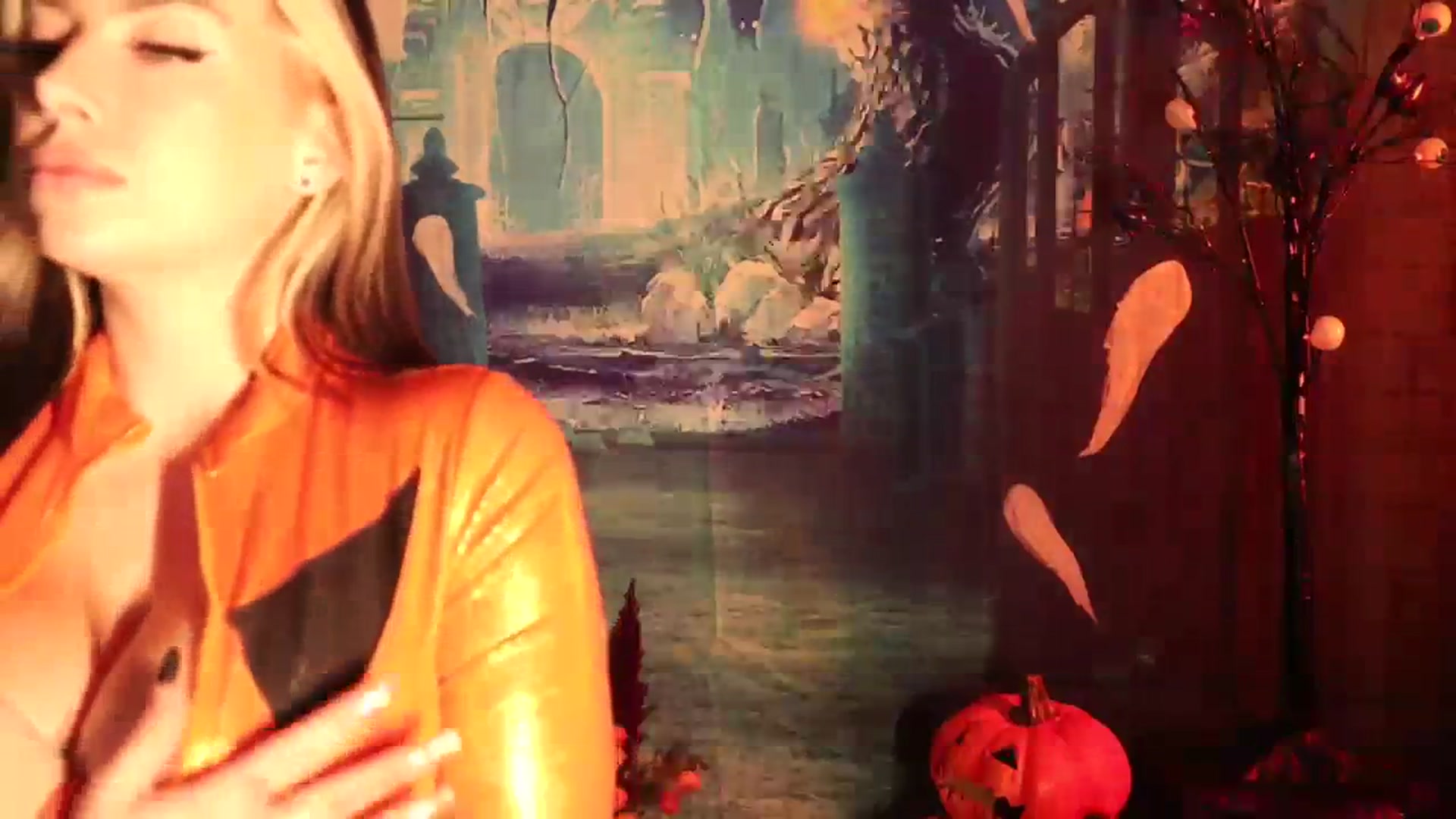 Gallery image thumbnail from Cubbixoxo's myfreecams stream on, 10/03/2023, 01:54 image 4 of 20