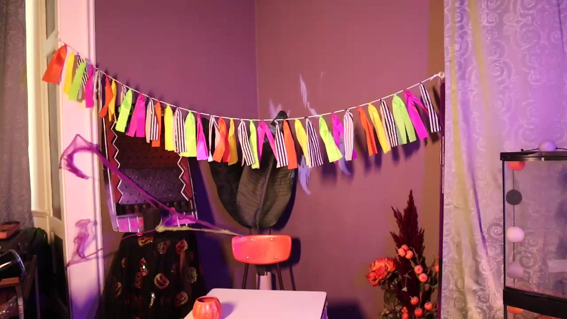 Gallery image thumbnail from Cubbixoxo's myfreecams stream on, 10/03/2023, 22:23 image 13 of 20