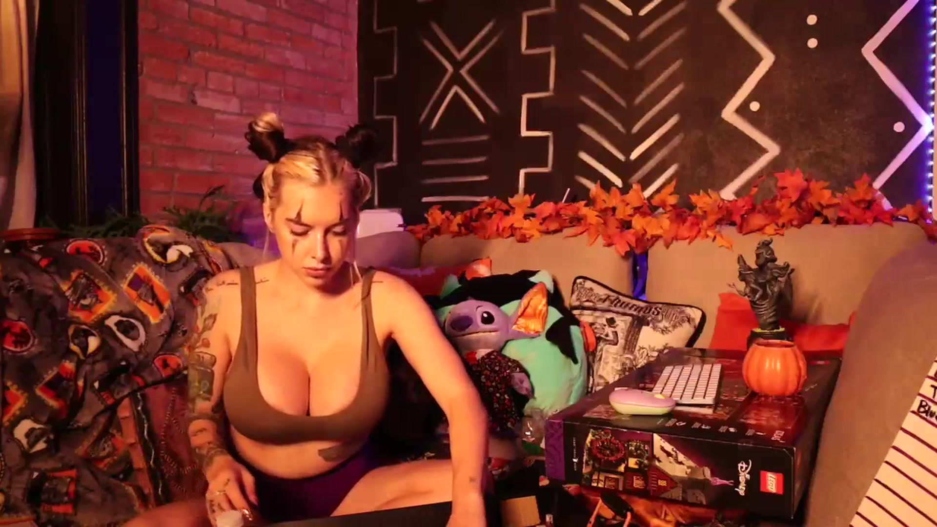 Gallery image thumbnail from Cubbixoxo's myfreecams stream on, 10/05/2023, 03:28 image 11 of 20