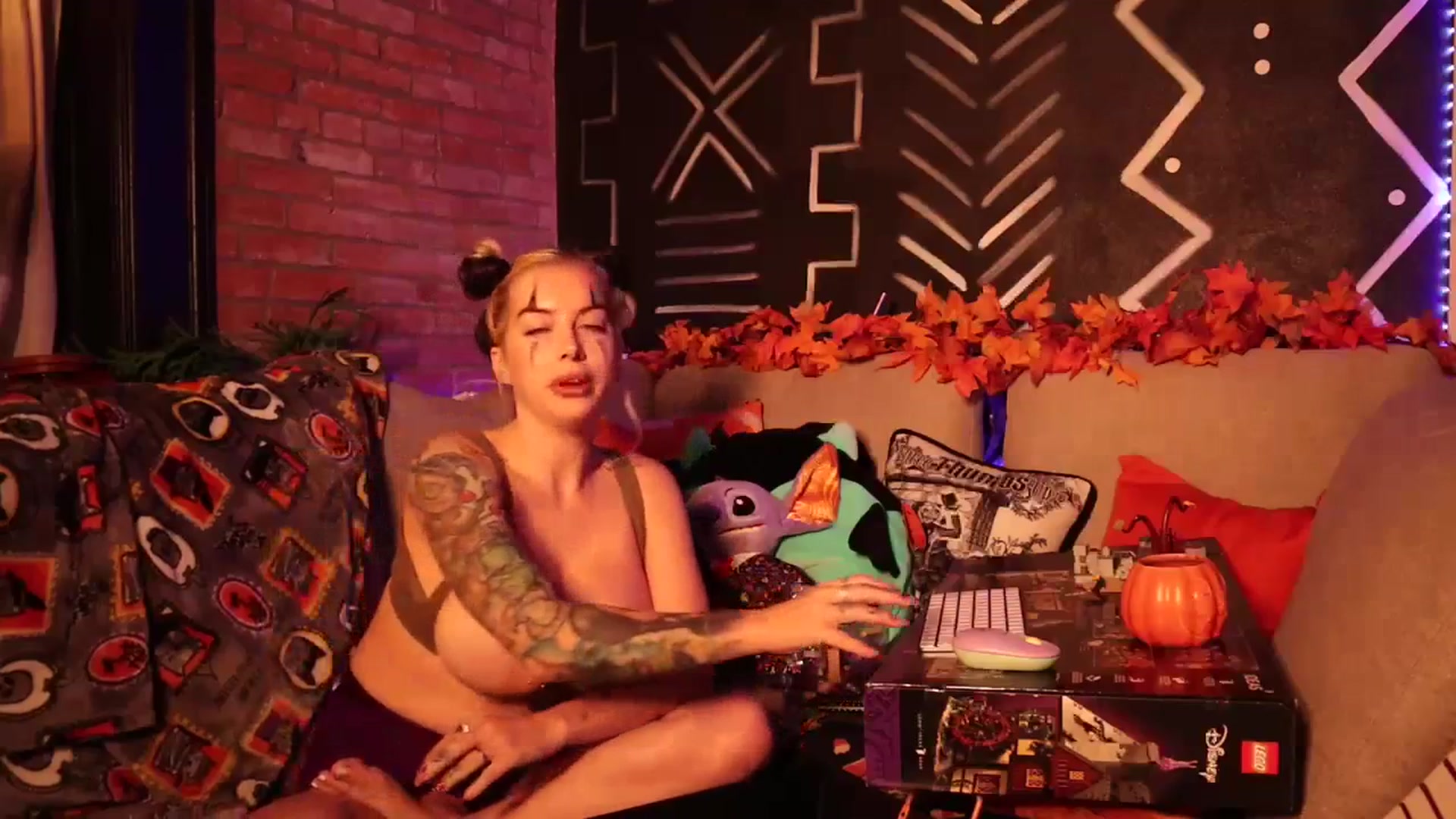 Gallery image thumbnail from Cubbixoxo's myfreecams stream on, 10/05/2023, 05:21 image 6 of 20