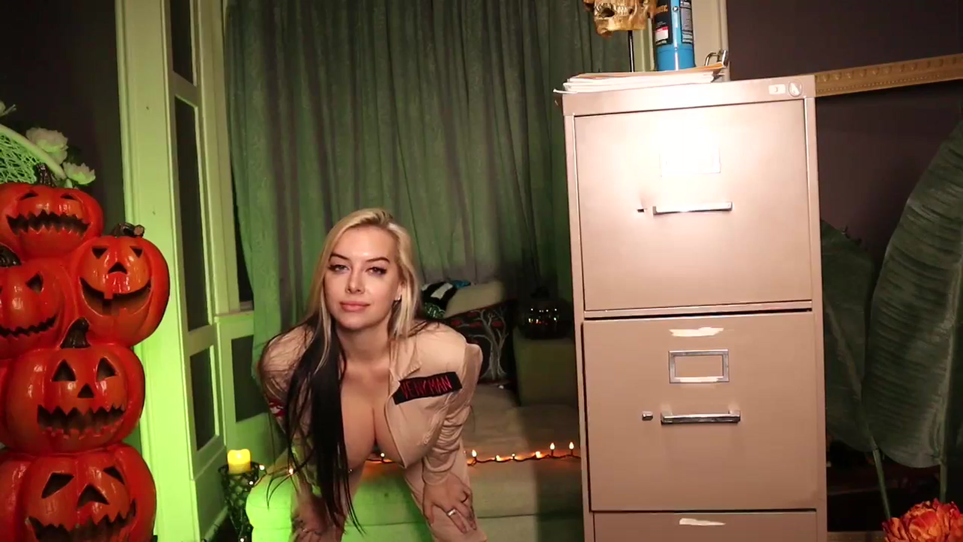 Gallery image thumbnail from Cubbixoxo's myfreecams stream on, 10/15/2023, 05:37 image 5 of 20