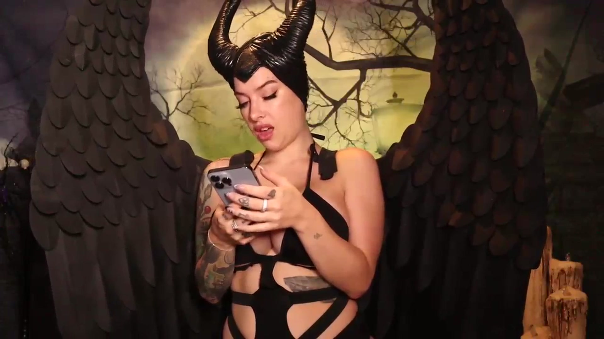Gallery image thumbnail from Cubbixoxo's myfreecams stream on, 10/17/2023, 05:46 image 5 of 20