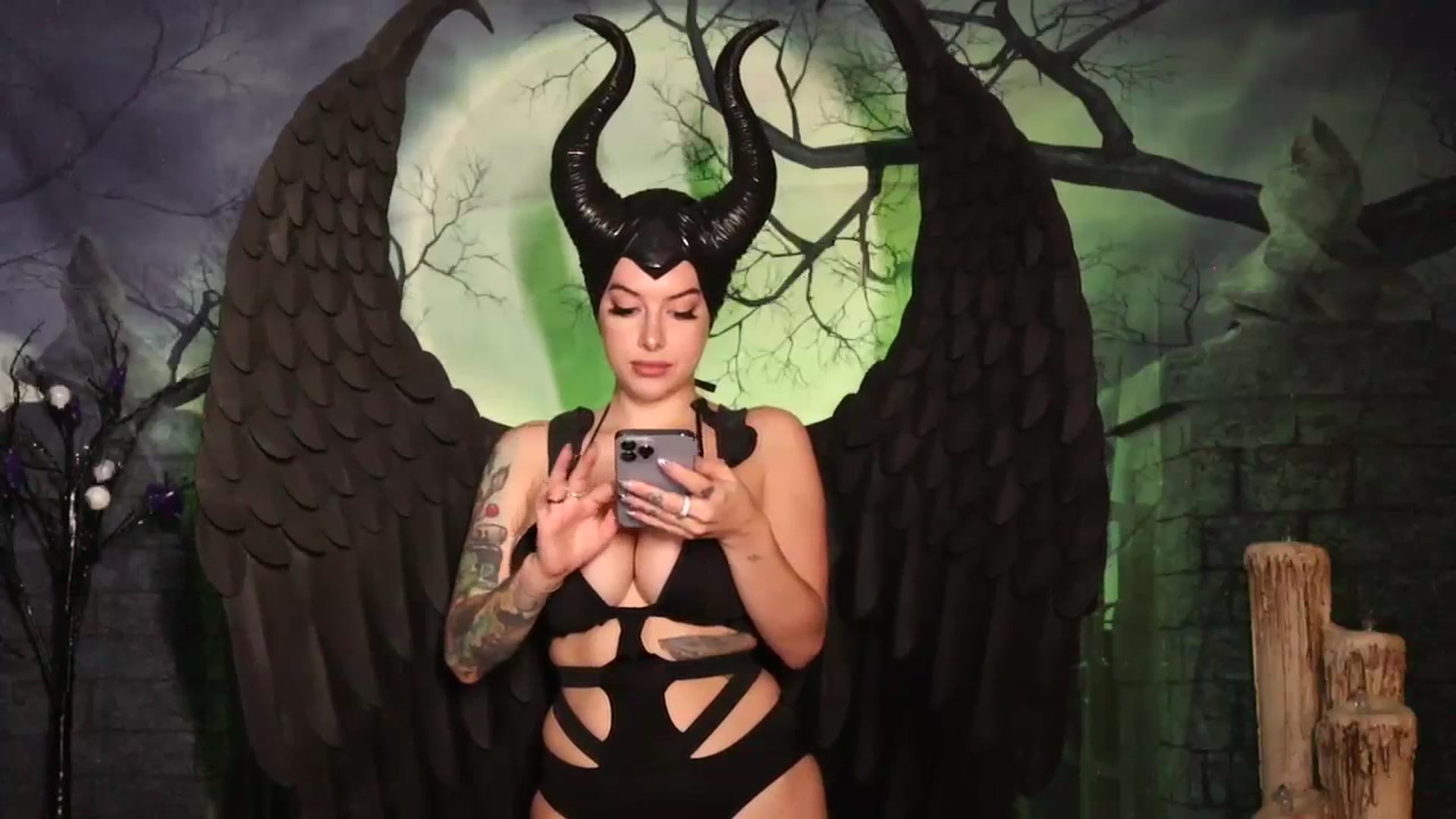 Gallery image thumbnail from Cubbixoxo's myfreecams stream on, 10/17/2023, 05:46 image 6 of 20