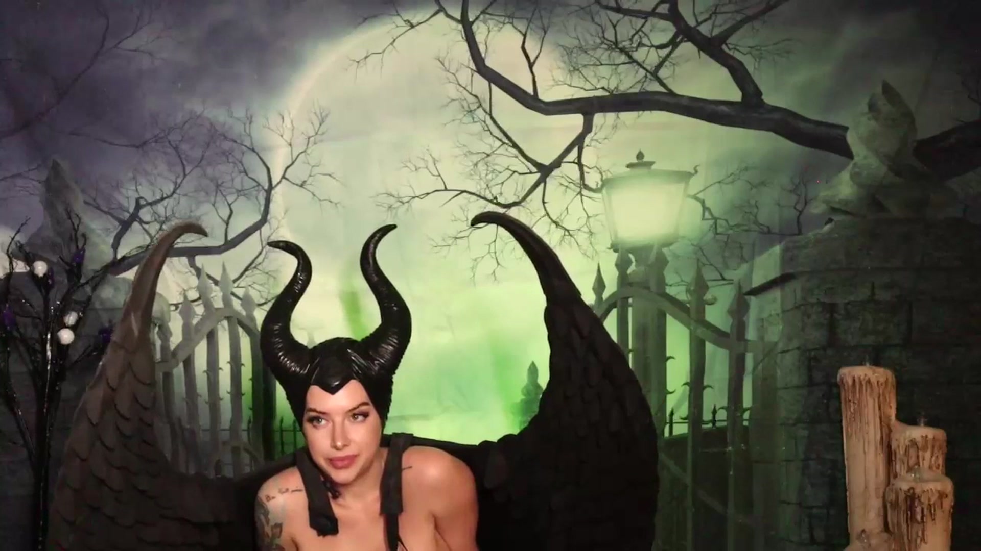 Gallery image thumbnail from Cubbixoxo's myfreecams stream on, 10/17/2023, 05:46 image 16 of 20