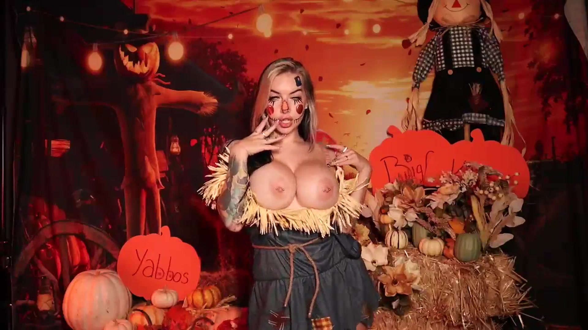 Gallery image thumbnail from Cubbixoxo's myfreecams stream on, 10/18/2023, 04:46 image 3 of 20