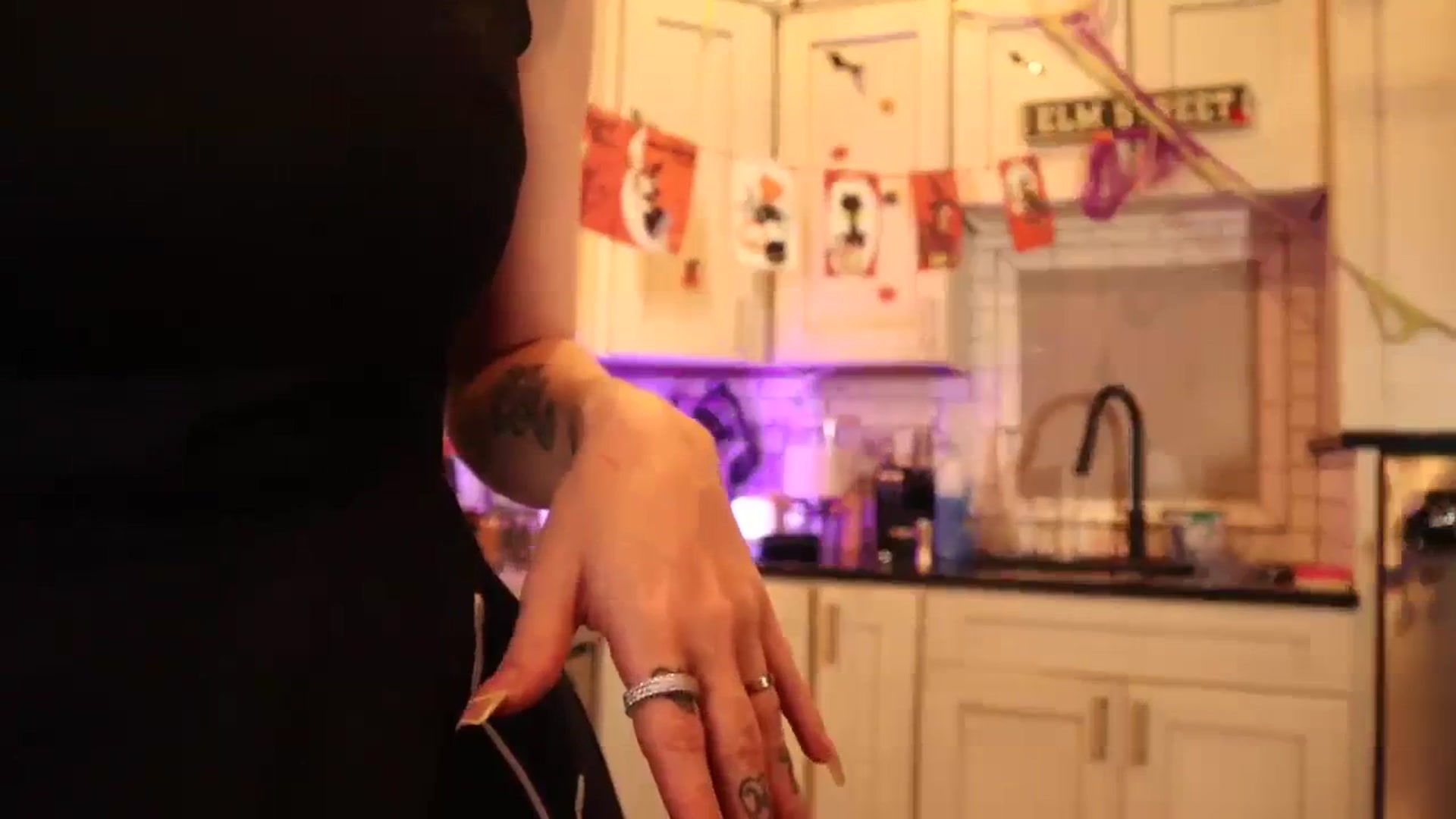 Gallery image thumbnail from Cubbixoxo's myfreecams stream on, 10/23/2023, 04:00 image 11 of 20