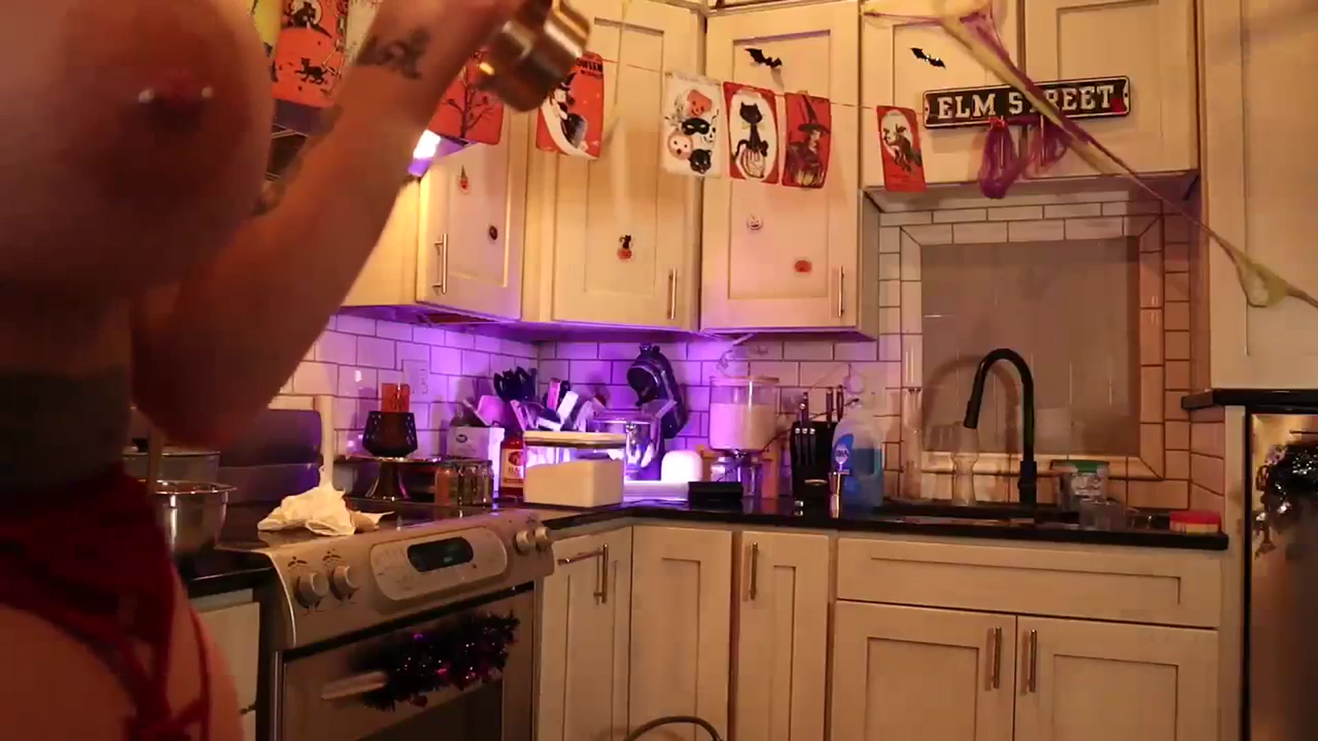 Gallery image thumbnail from Cubbixoxo's myfreecams stream on, 10/23/2023, 04:43 image 9 of 20