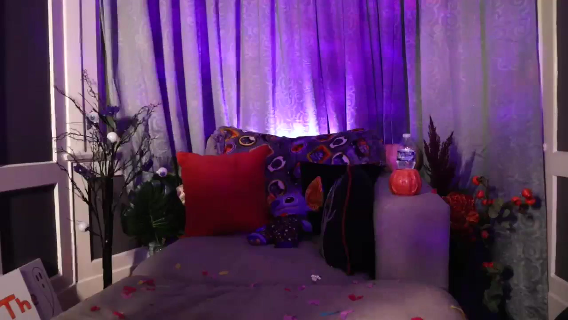 Gallery image thumbnail from Cubbixoxo's myfreecams stream on, 10/24/2023, 05:21 image 6 of 20