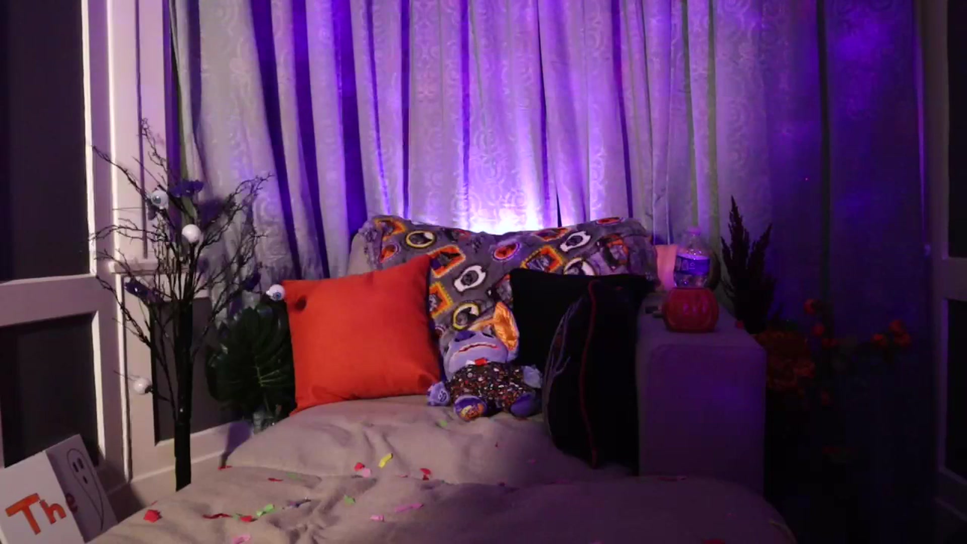 Gallery image thumbnail from Cubbixoxo's myfreecams stream on, 10/24/2023, 05:21 image 10 of 20